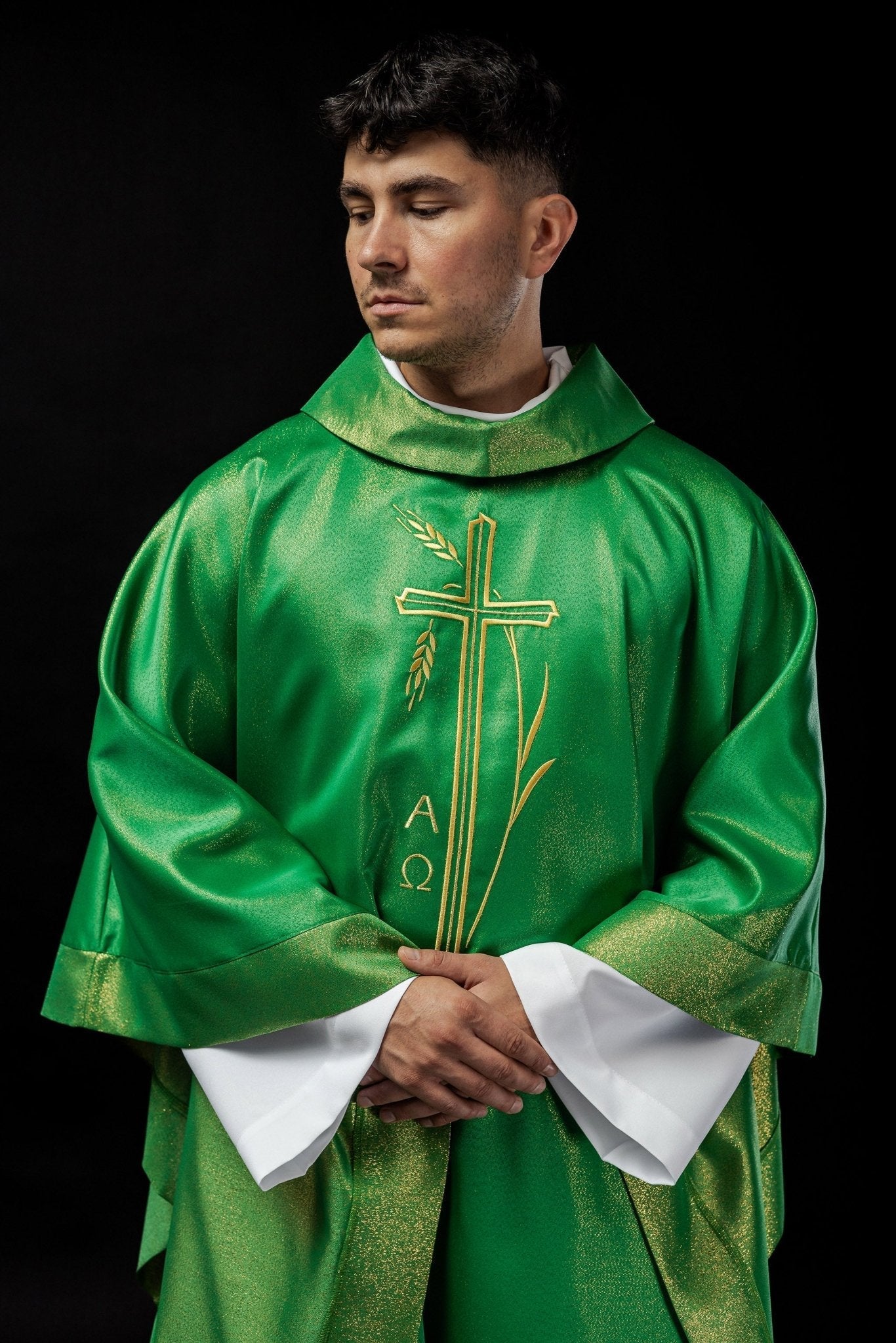 Casulla con motivo de cruz y espiga en verde S - 7052 - 01 - 54 - CASULLAS.ES