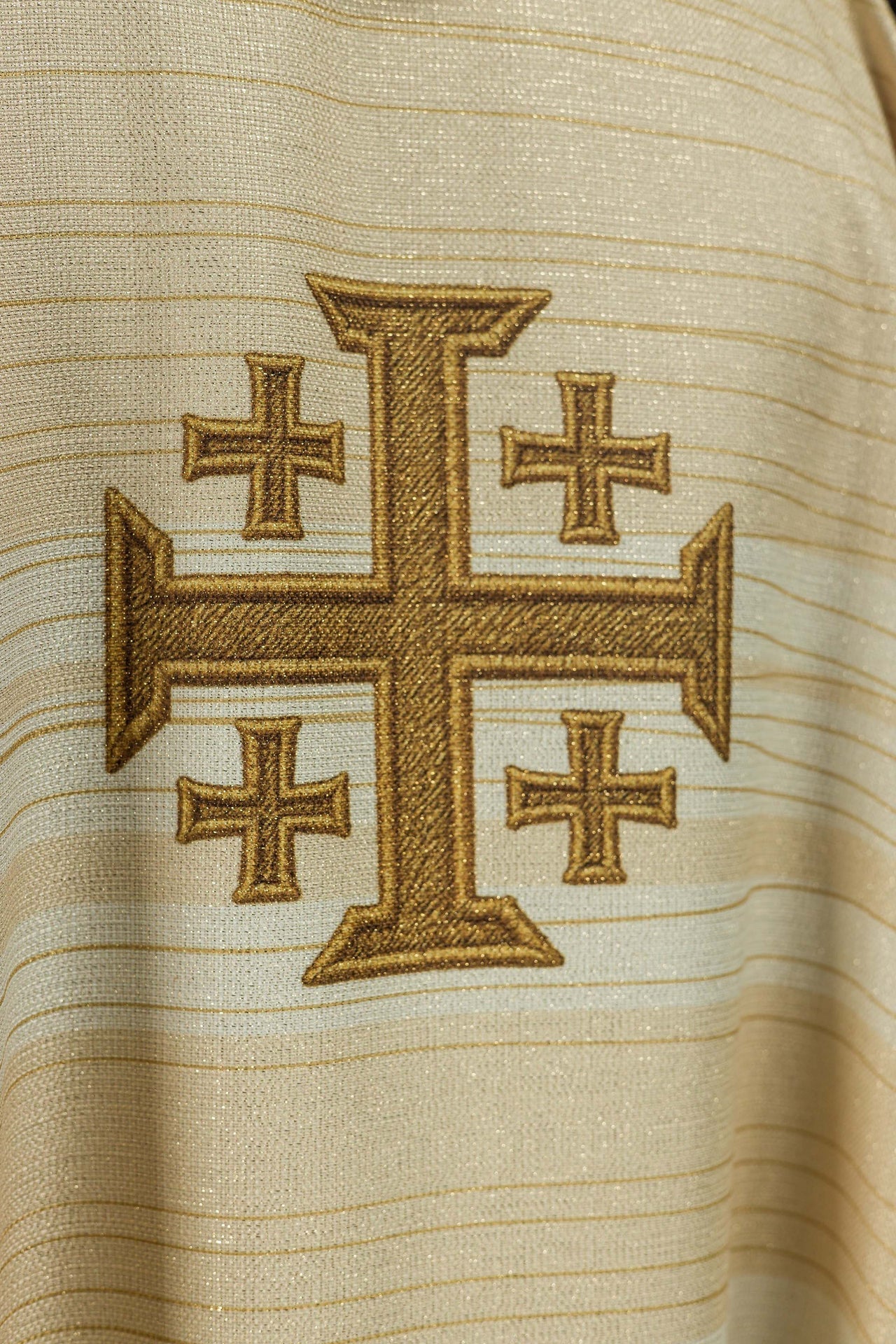 Casulla estampada con la Cruz de Jerusalén – color ecru KOD/7001/05/40 - CASULLAS.ES