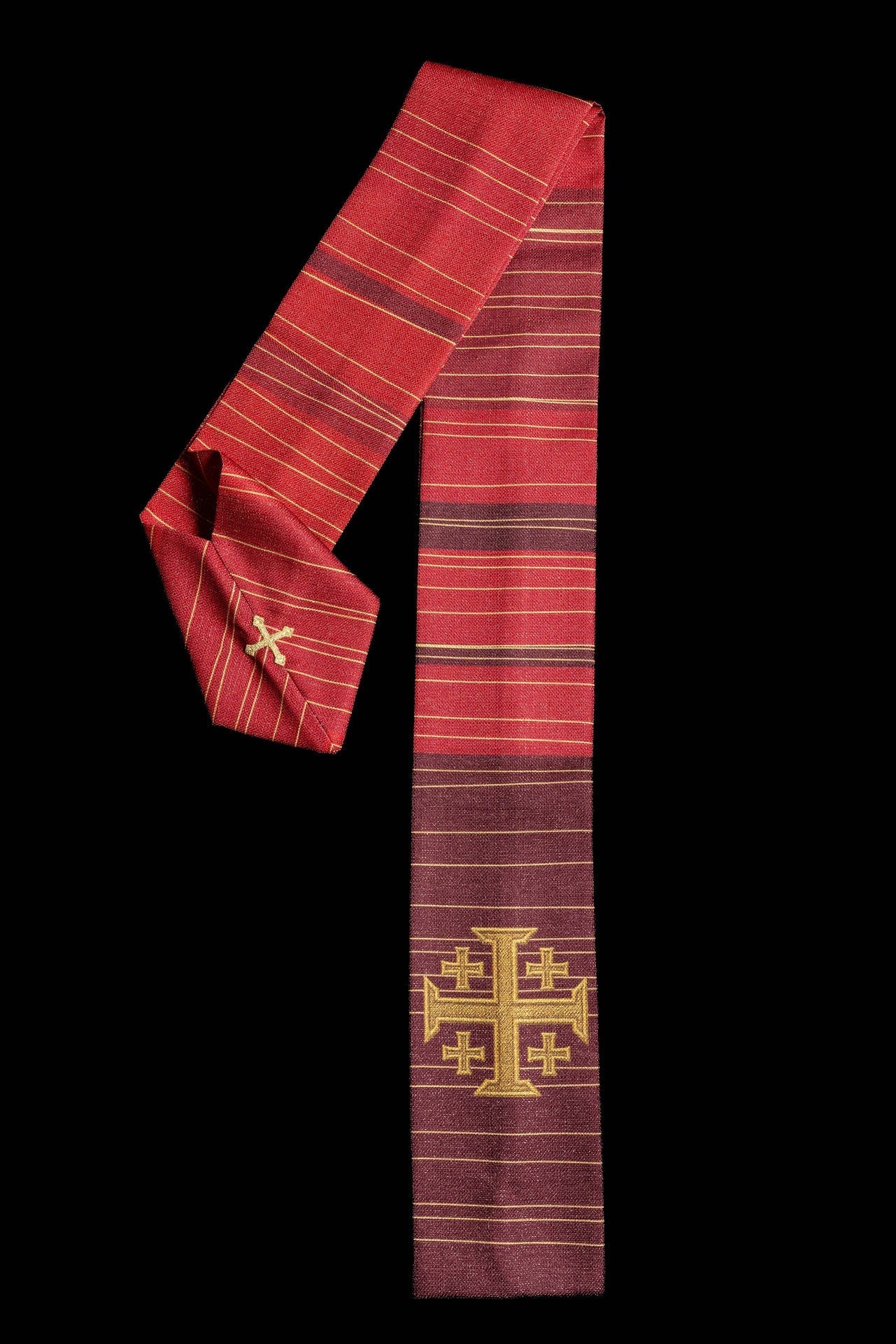 Casulla estampada con la Cruz de Jerusalén – roja KOD/7001/02/40 - CASULLAS.ES