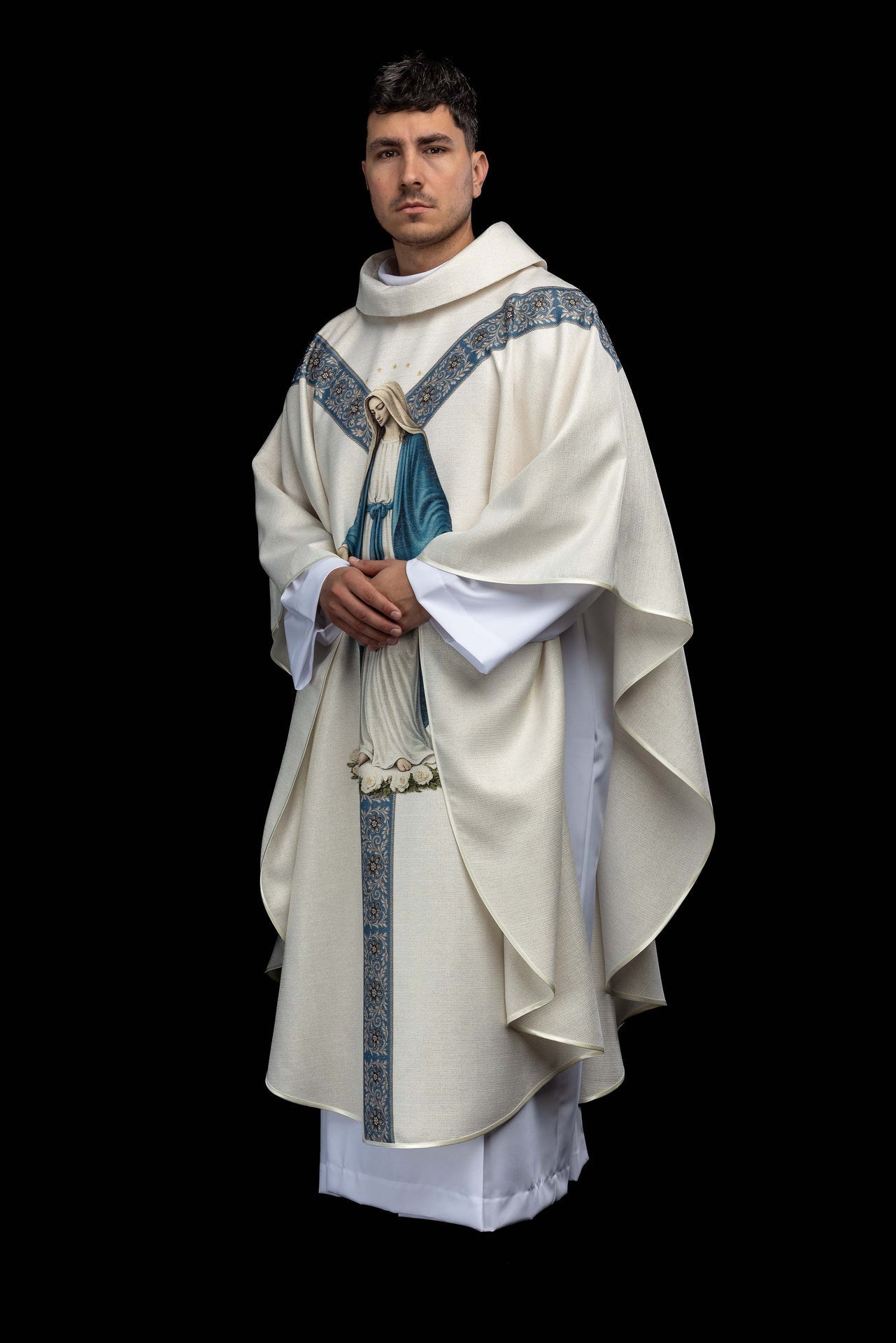 Casulla estampada con la imagen de la Inmaculada Concepción KOD/7006/05/40 - CASULLAS.ES
