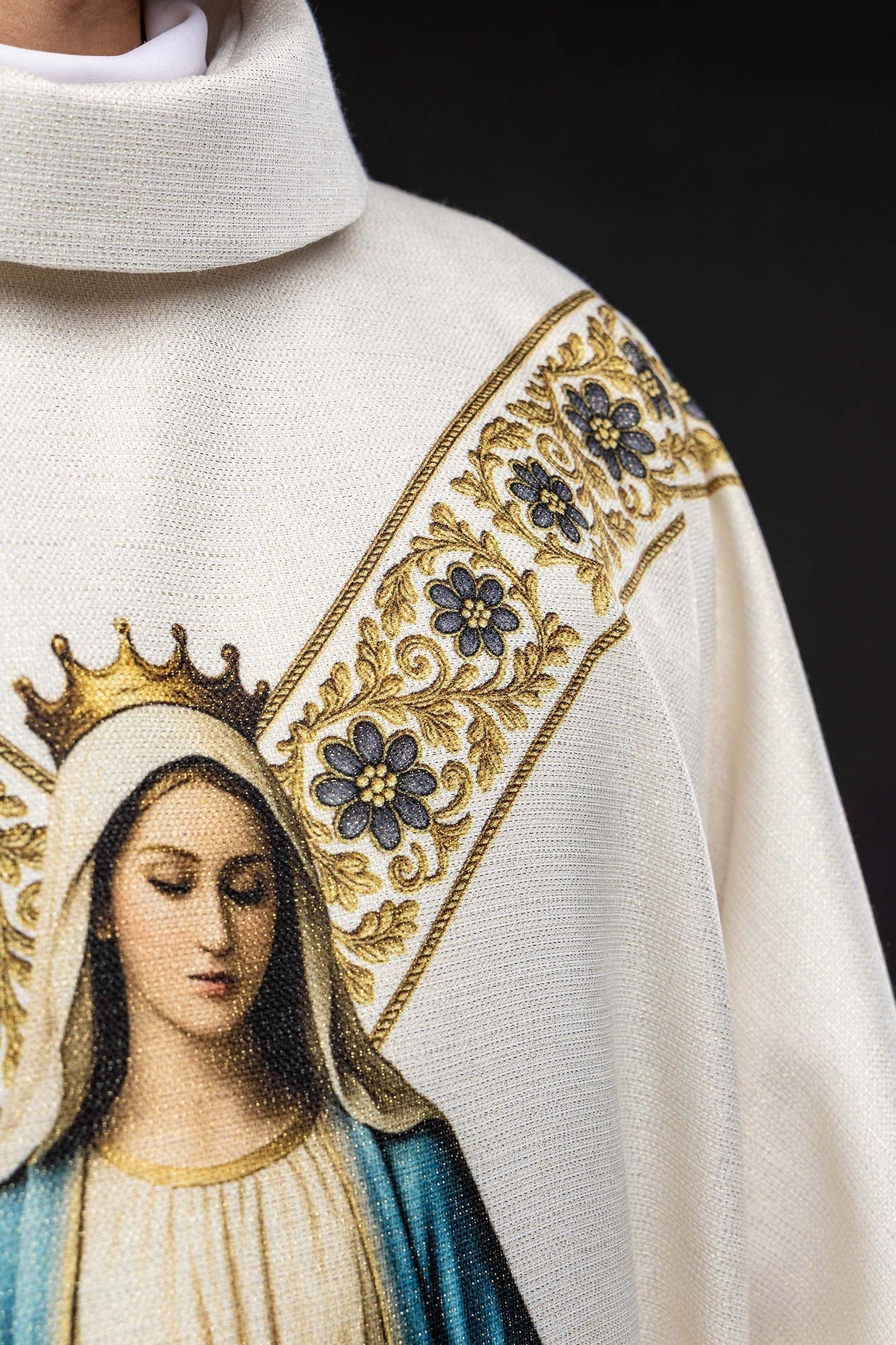 Casulla estampada con la imagen de la Inmaculada Concepción KOD/7007/05/40 - CASULLAS.ES