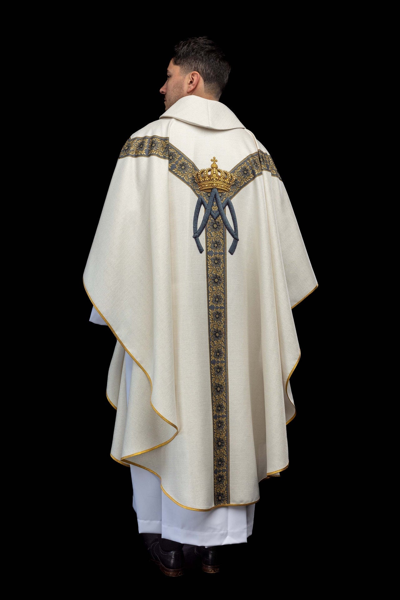 Casulla estampada con la imagen de Nuestra Señora de la Asunción KOD/7008/05/40 - CASULLAS.ES