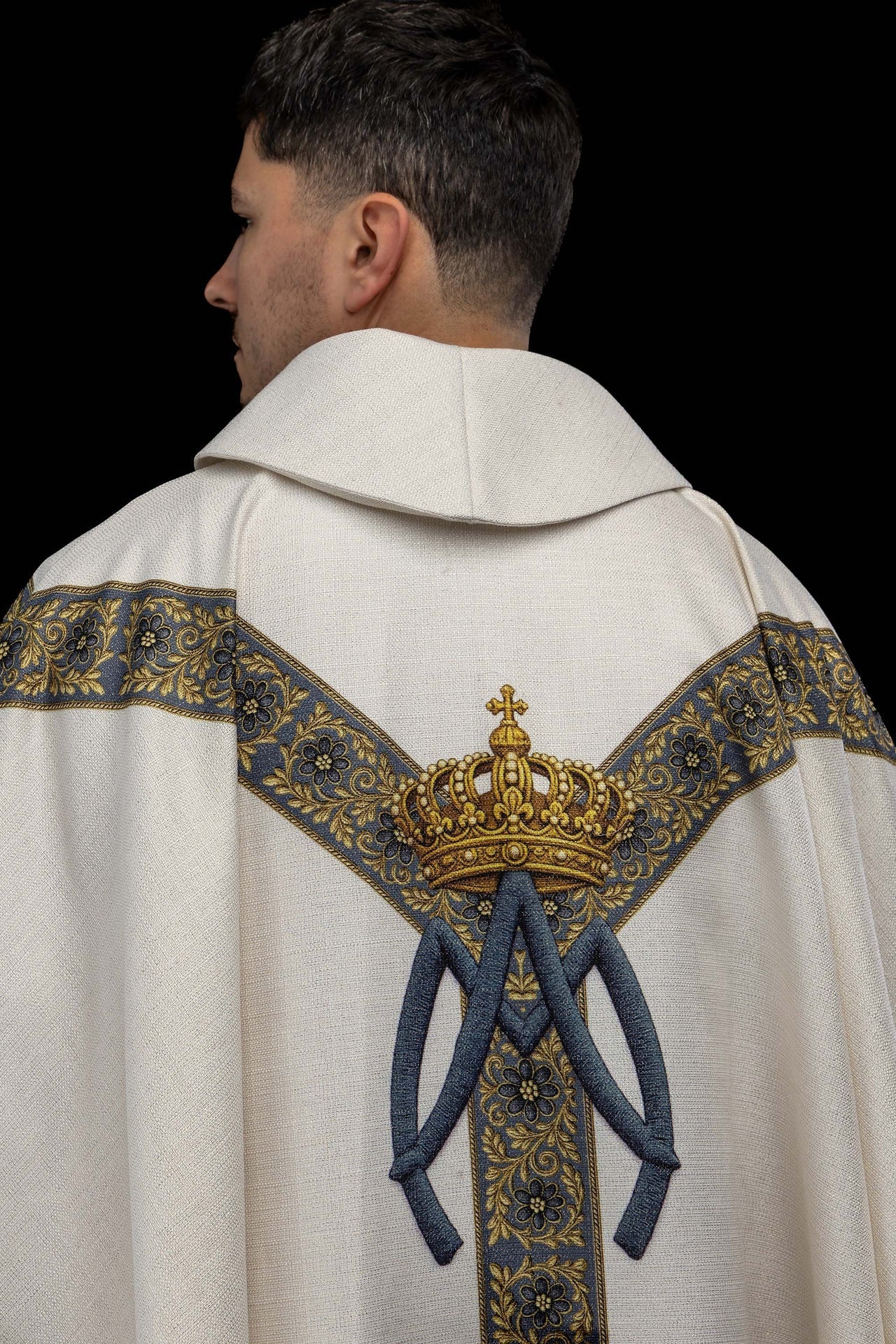Casulla estampada con la imagen de Nuestra Señora de la Asunción KOD/7008/05/40 - CASULLAS.ES