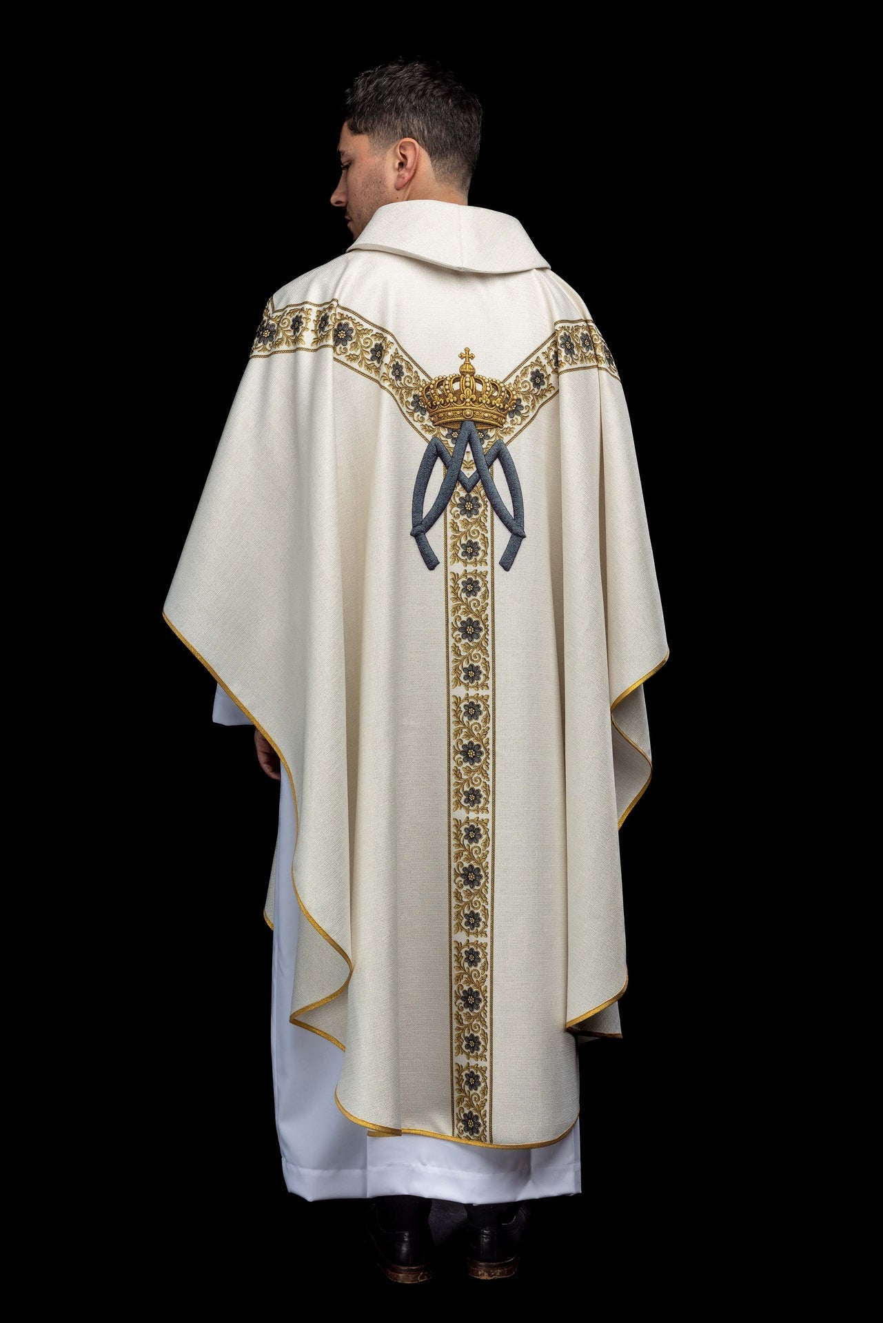 Casulla estampada con la imagen de Nuestra Señora de Lourdes KOD/7003/05/40 - CASULLAS.ES