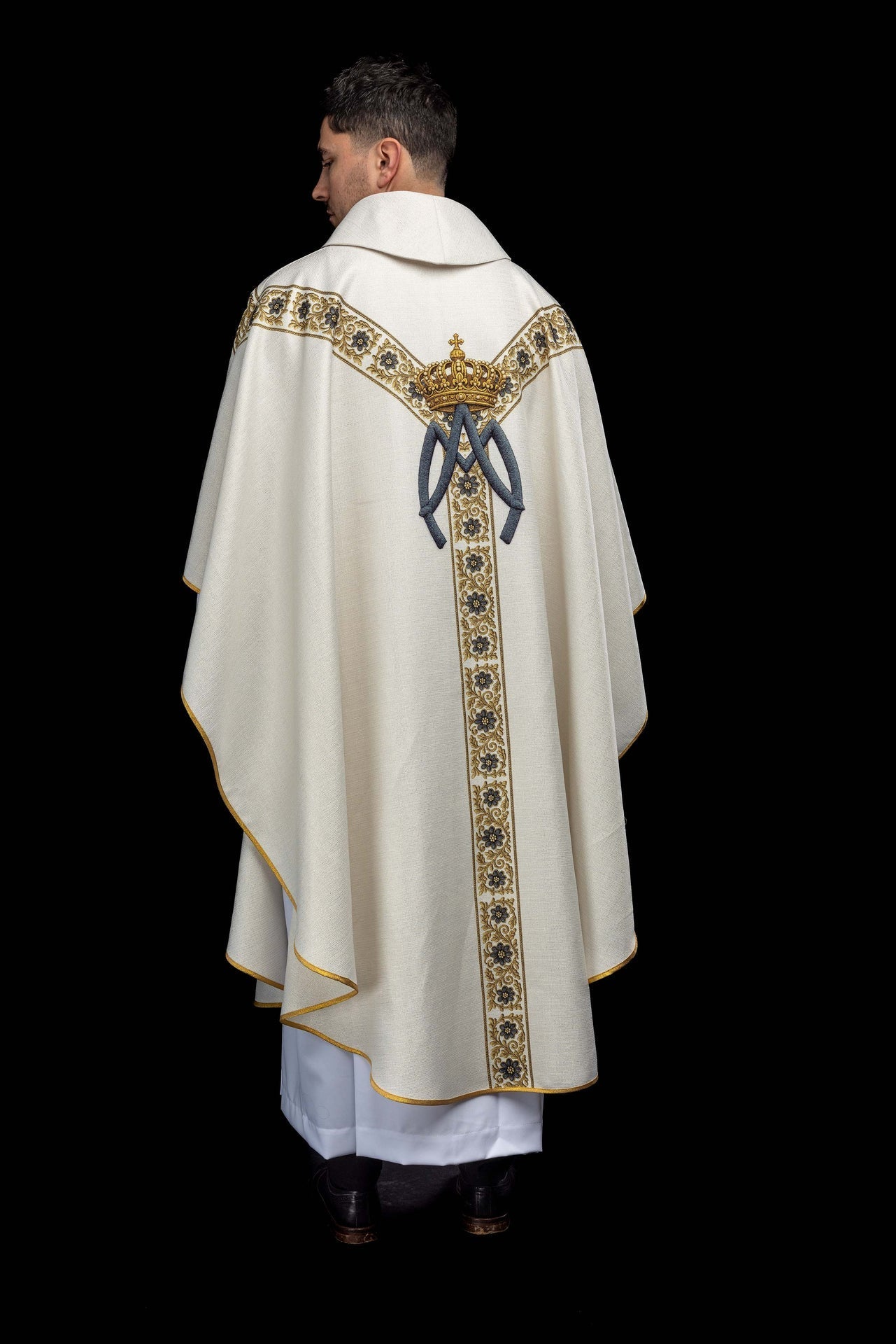 Casulla estampada con la imagen de Nuestra Señora del Carmen KOD/7004/05/40 - CASULLAS.ES