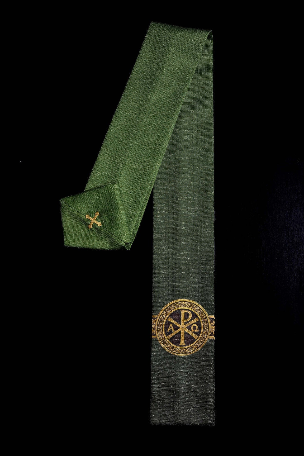 Casulla estampada “Pax” verde con ricos adornos dorados KOD/7009/01/40 - CASULLAS.ES