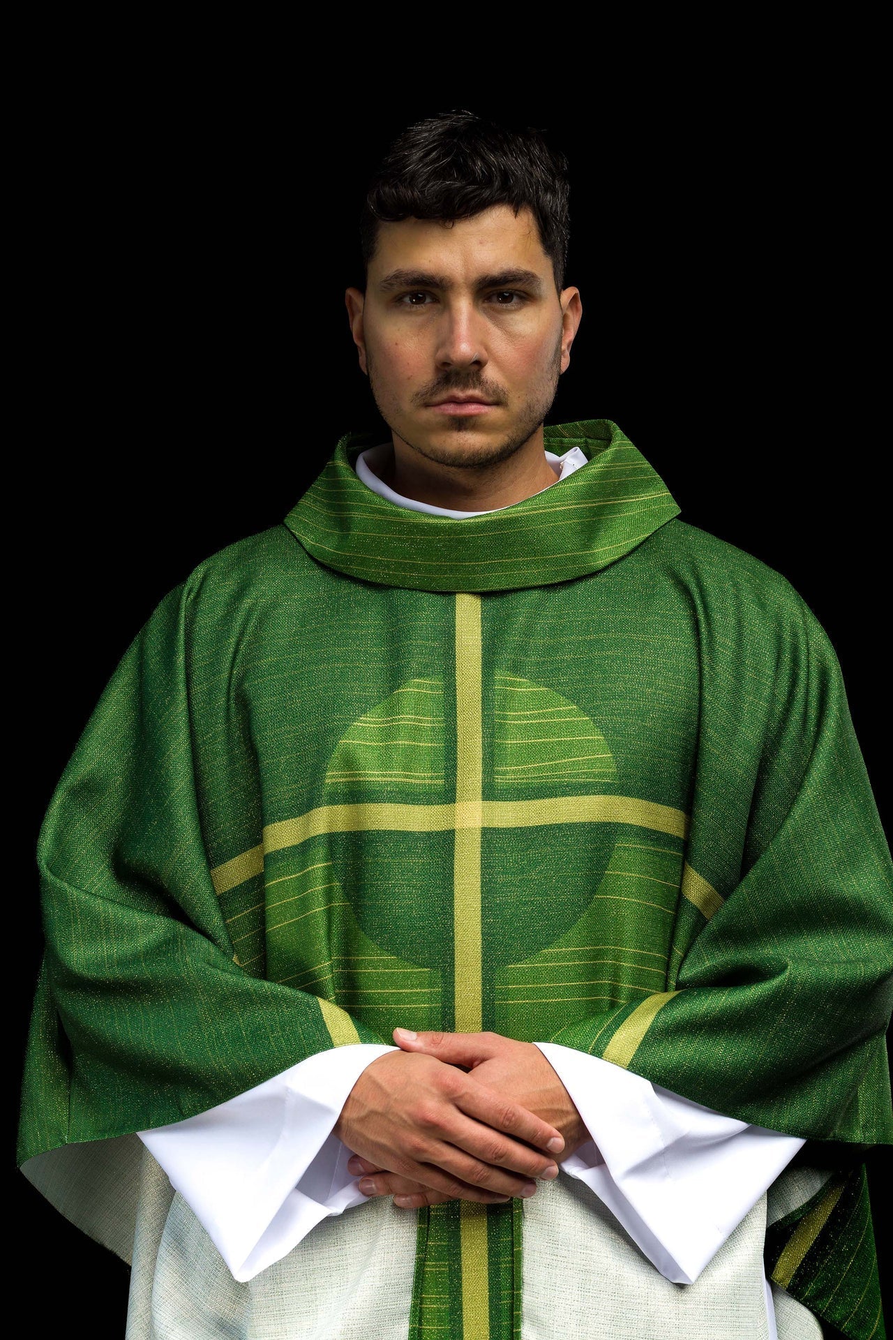 Casulla estampada verde con motivo de cruz KOD/7010/01/40 - CASULLAS.ES