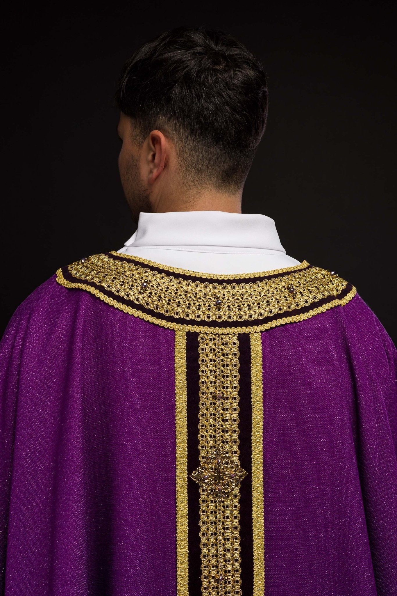 Casulla hecha a mano con piedras naturales Handmade 7001 HM/7001/03/71/PA03 - CASULLAS.ES