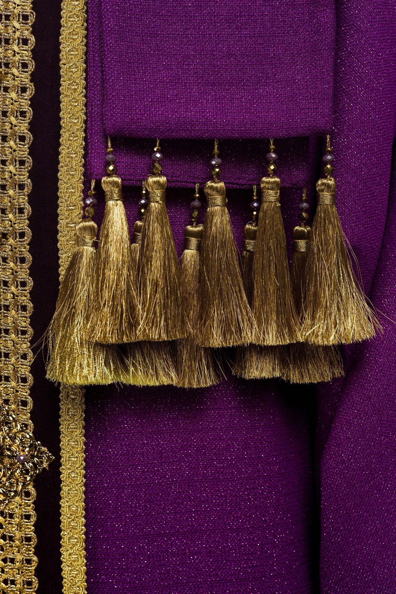 Casulla hecha a mano con piedras naturales Handmade 7001 HM/7001/03/71/PA03 - CASULLAS.ES