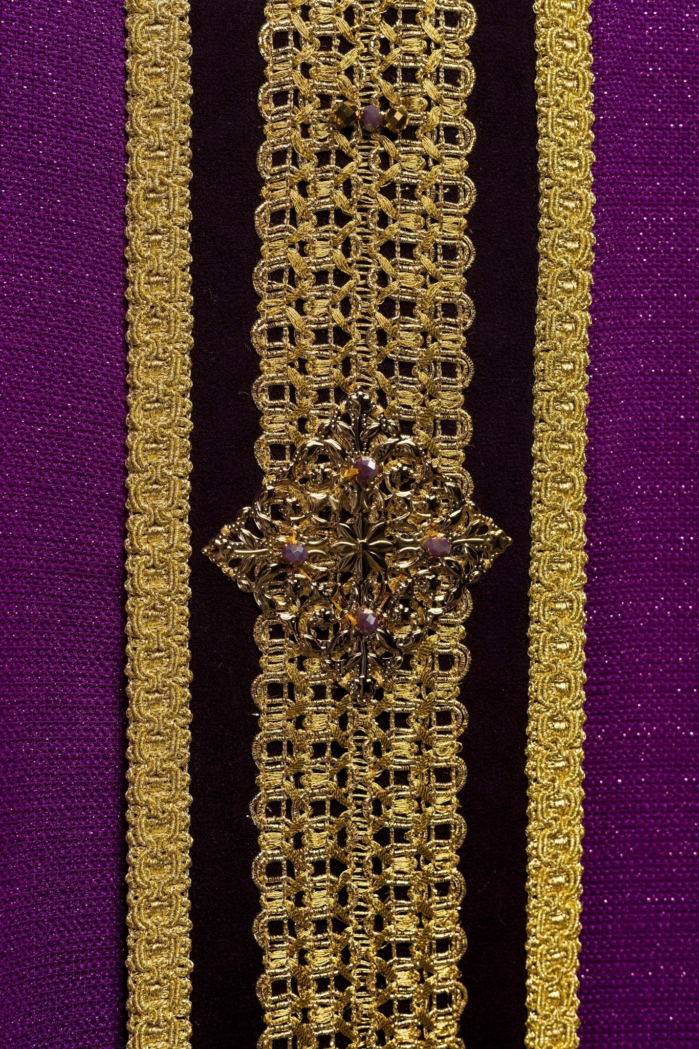 Casulla hecha a mano con piedras naturales Handmade 7001 HM/7001/03/71/PA03 - CASULLAS.ES