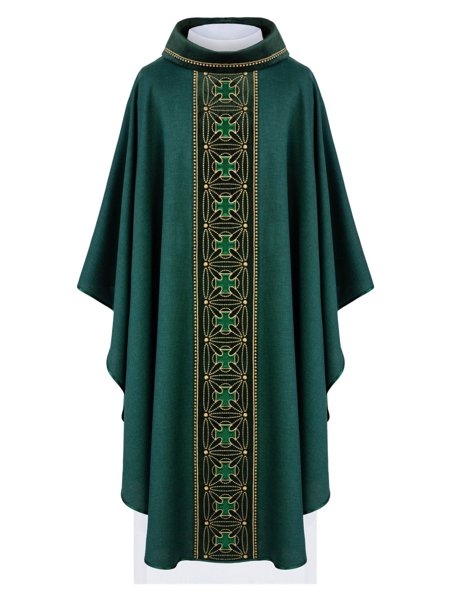 Casulla litúrgica con cinturón ricamente decorado en cruces de color verde S - 7071 - 01 - 70 - CASULLAS.ES