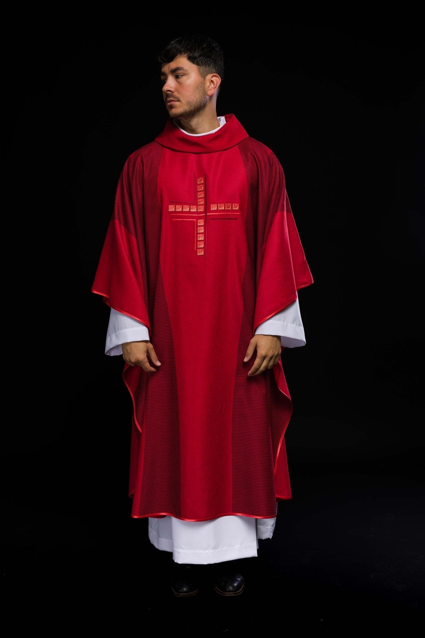 Casulla litúrgica rojo con cruz HA7036 - 02 CZERWONY - CASULLAS.ES