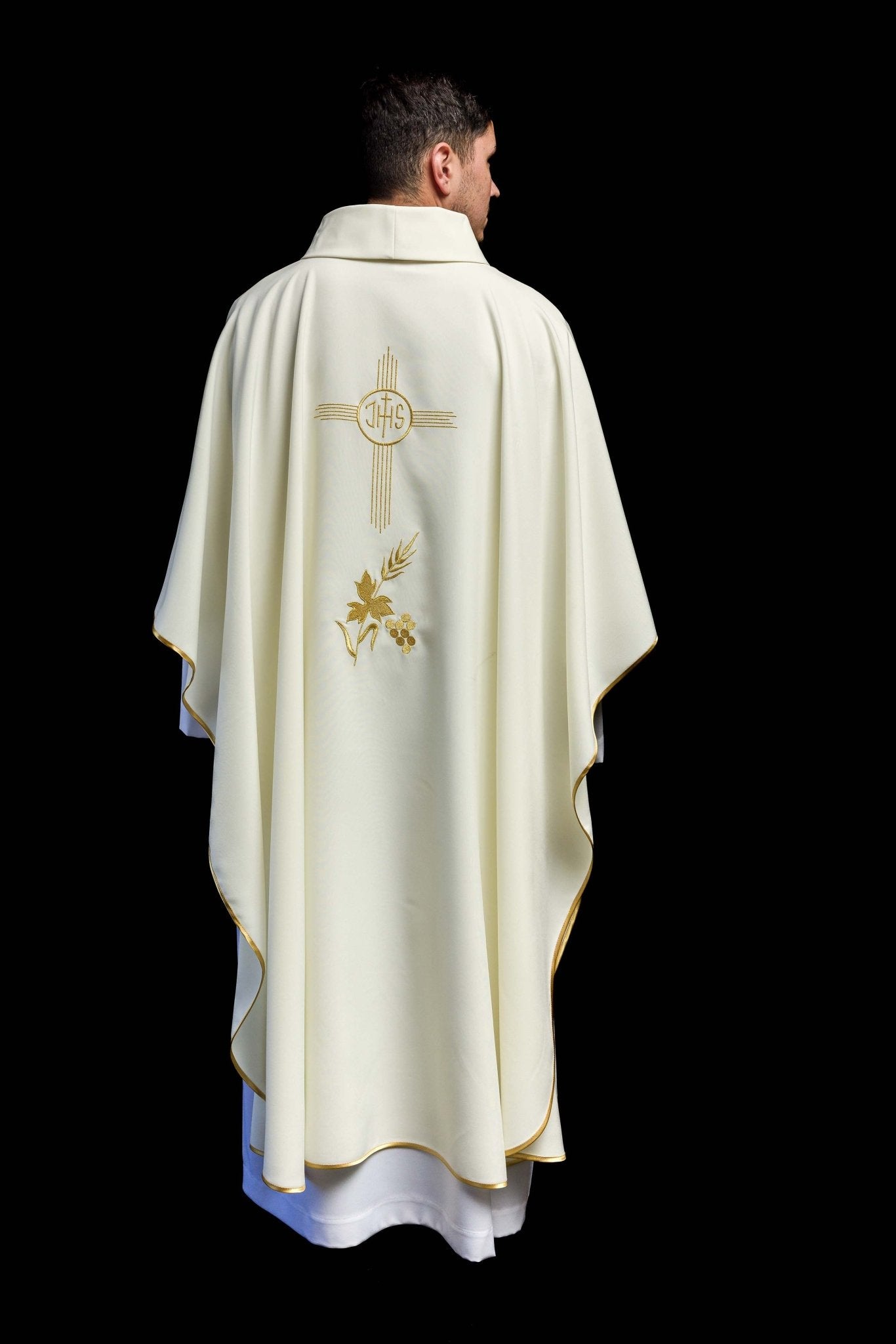 Casulla marfil con bordado IHS KOR/003/05/12 ECRU - CASULLAS.ES