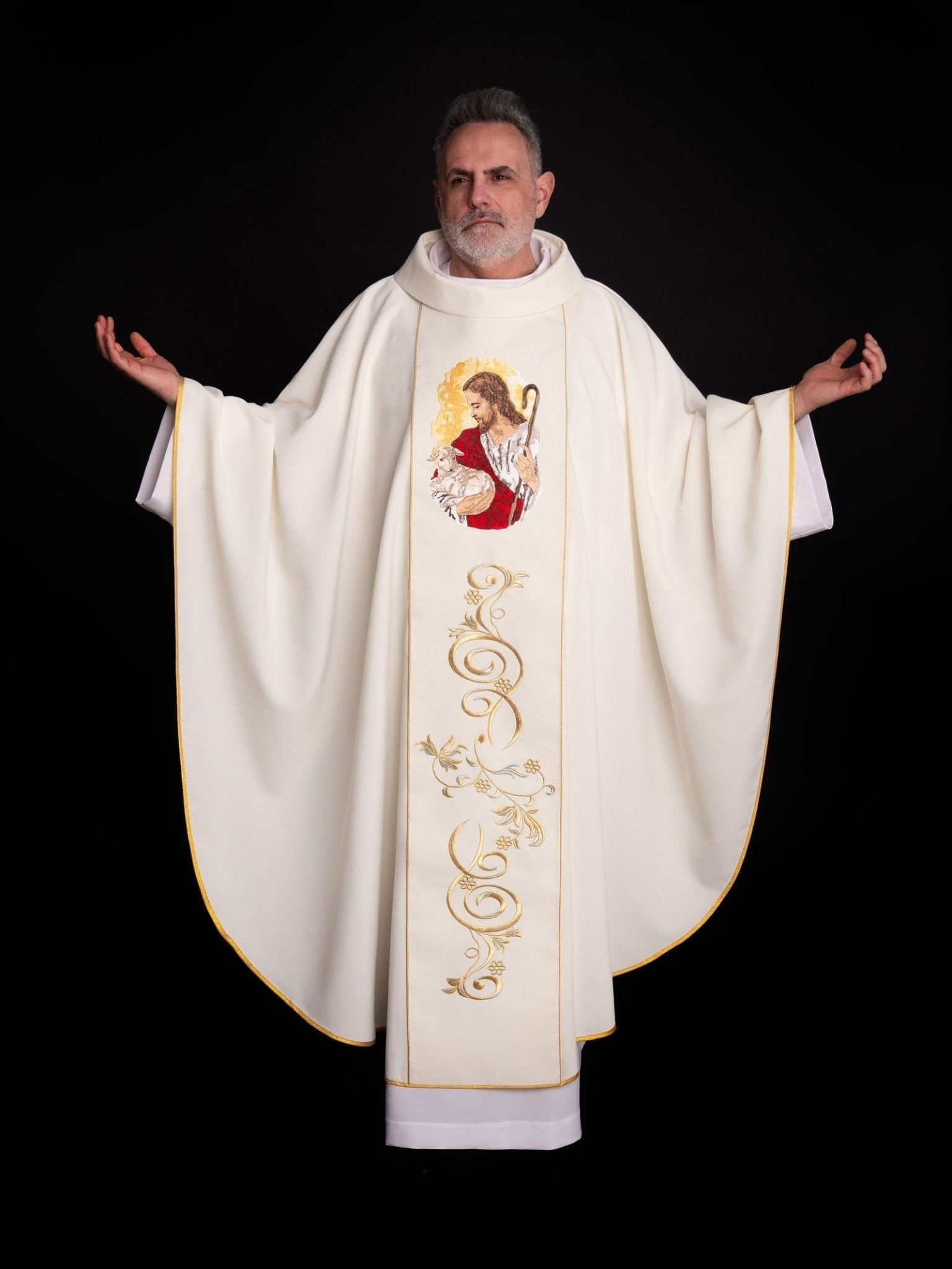 Casulla marfil con bordado imagen Jesús el Buen Pastor KOR/202/05/01 ECRU - CASULLAS.ES