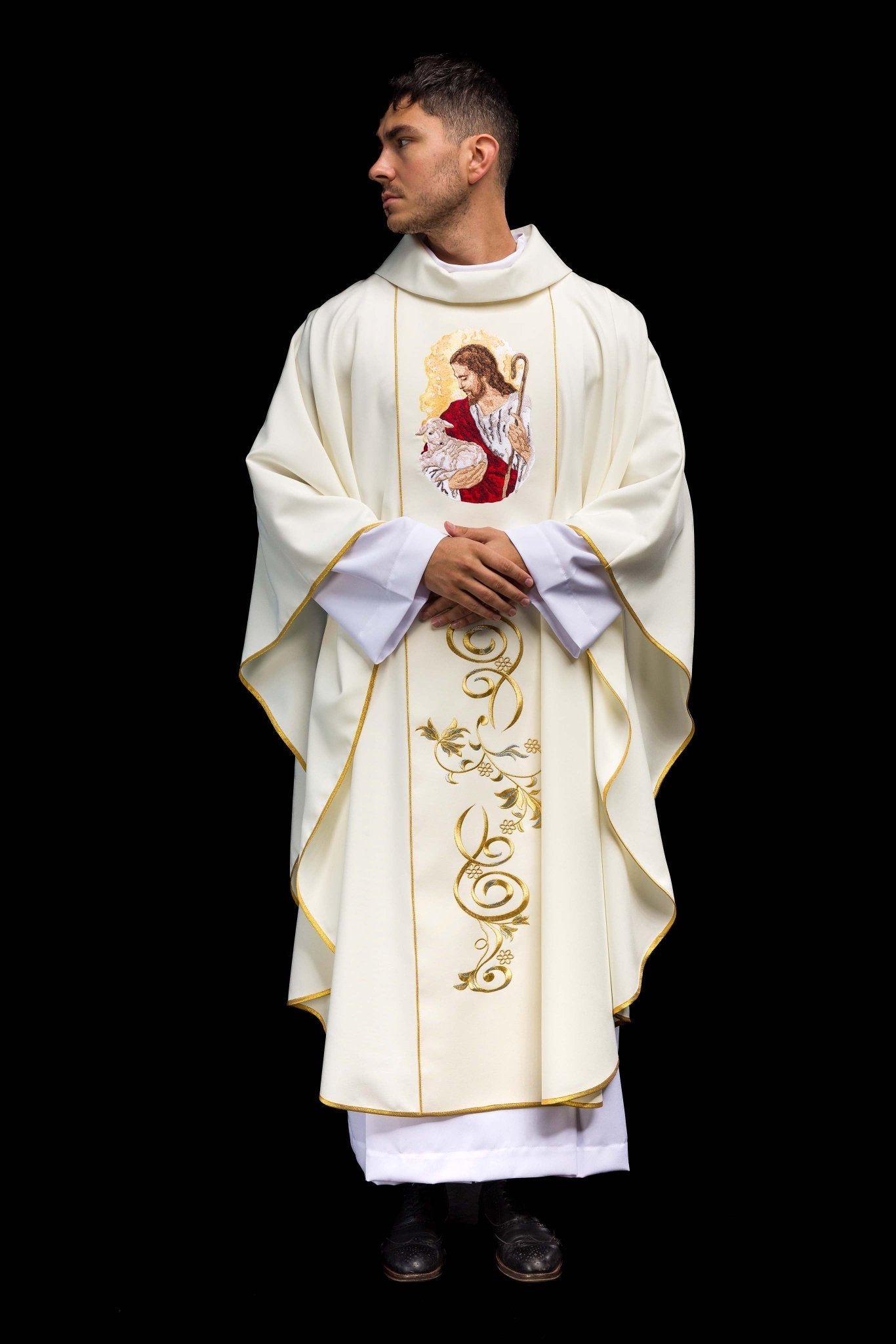 Casulla marfil con bordado imagen Jesús el Buen Pastor KOR/202/05/01 ECRU - CASULLAS.ES