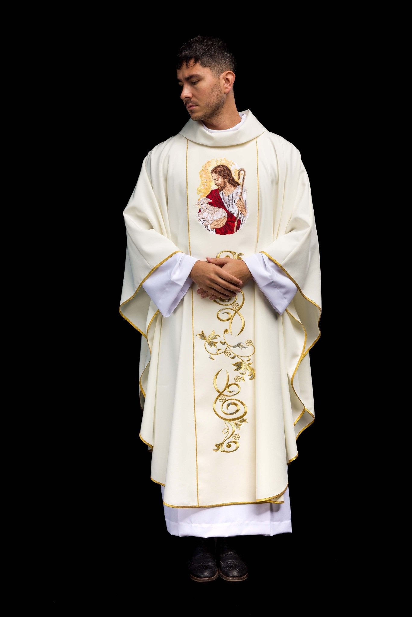 Casulla marfil con bordado imagen Jesús el Buen Pastor KOR/202/05/01 ECRU - CASULLAS.ES
