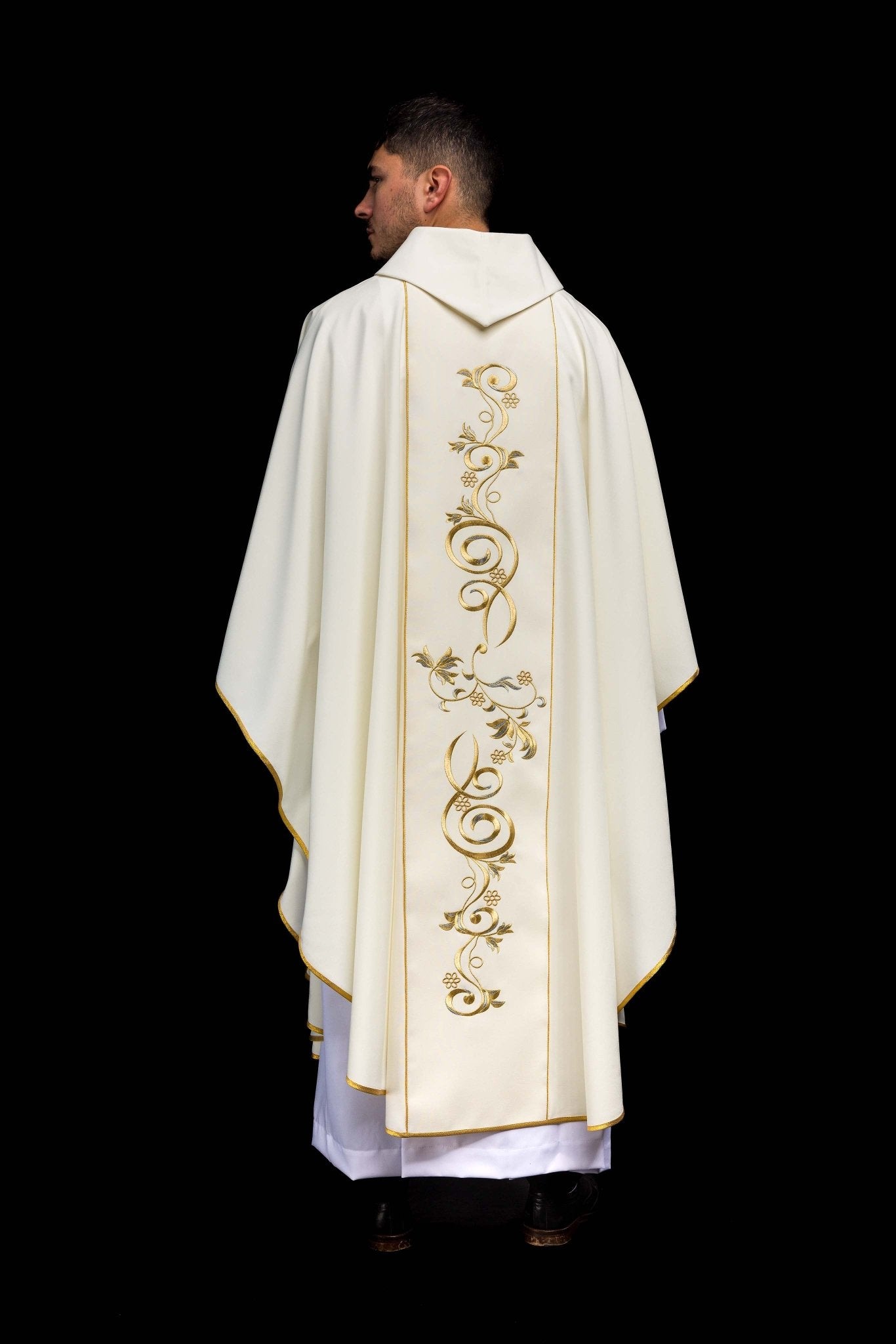 Casulla marfil con bordado imagen Jesús el Buen Pastor KOR/202/05/01 ECRU - CASULLAS.ES