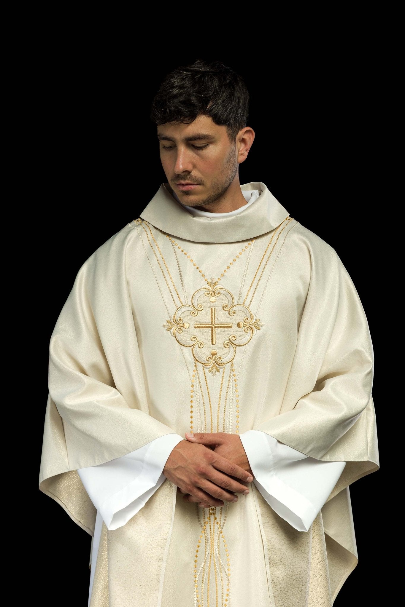 Casulla marfil inspirada en el rosario LE/7016/05 - CASULLAS.ES