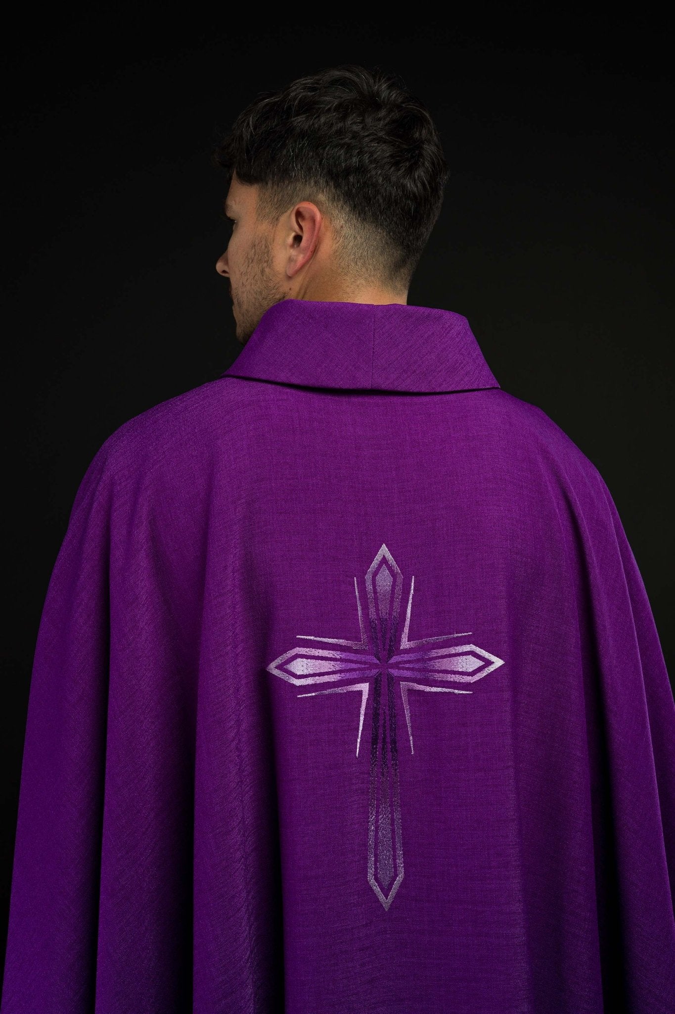 Casulla morada bordada HA7034-03 FIOLET - CASULLAS.ES