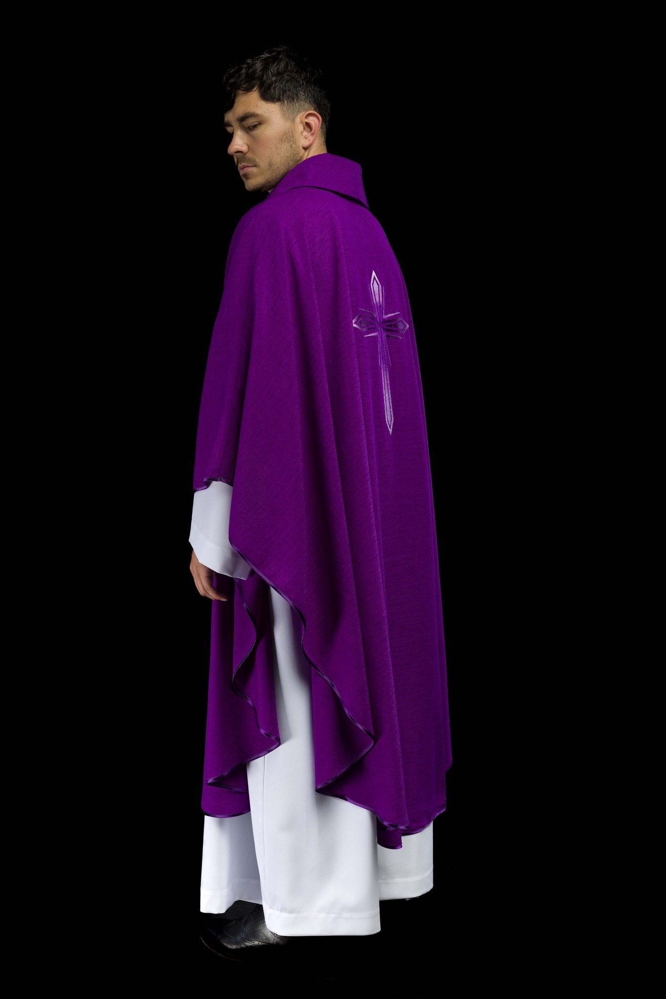 Casulla morada bordada HA7034-03 FIOLET - CASULLAS.ES