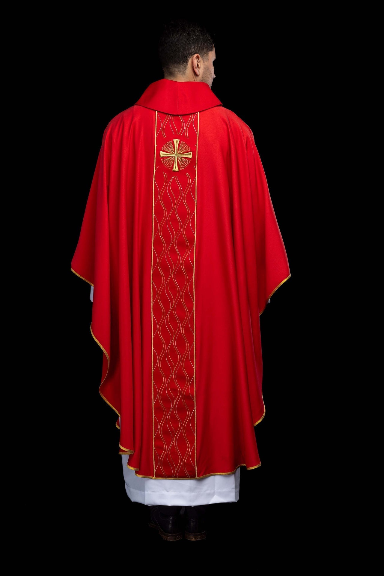 Casulla roja bordada con cruz KOR/277/02/53 - CASULLAS.ES