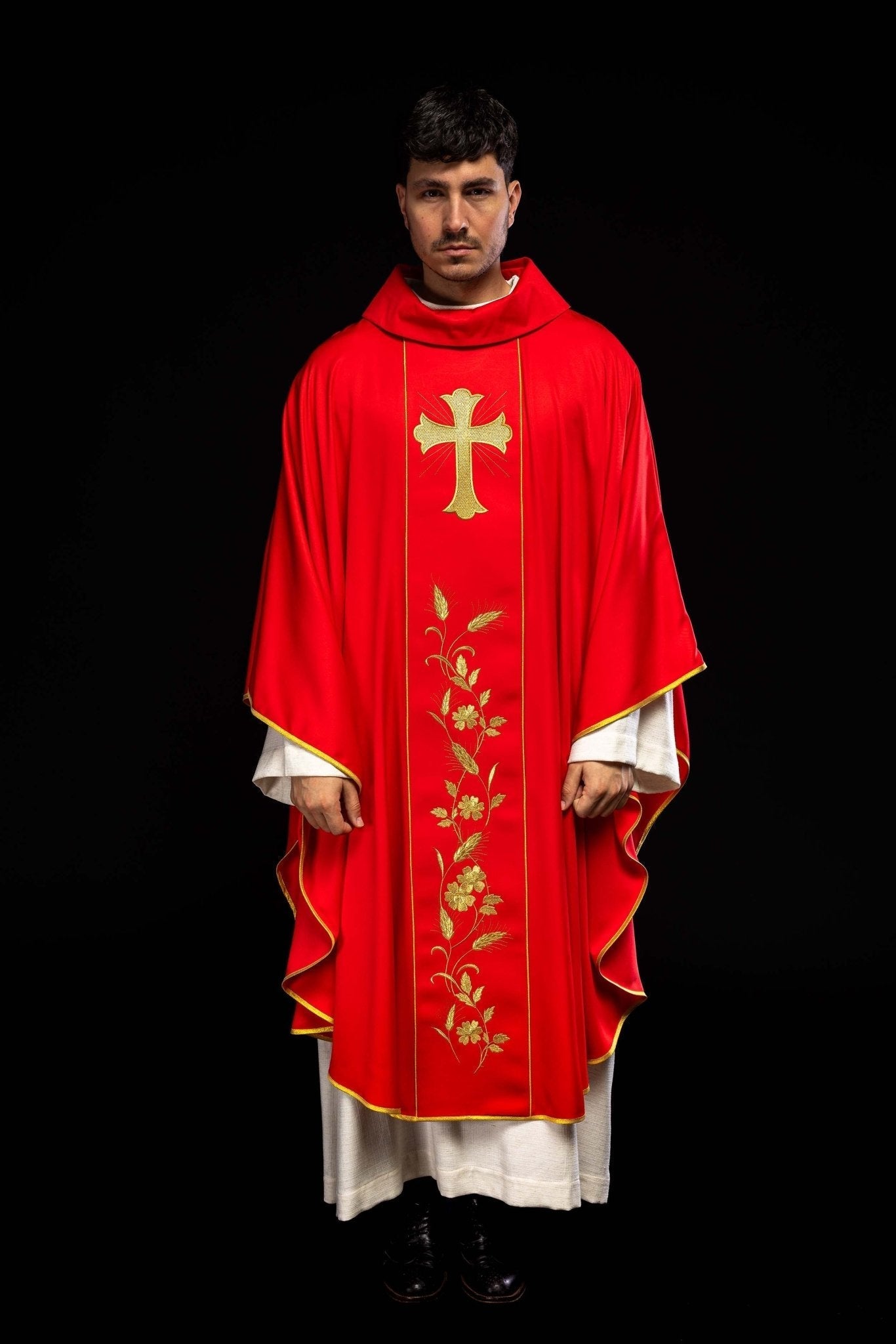 Casulla roja con bordado Cruz y Espigas KOR/375/02/53 CZERWONY - CASULLAS.ES