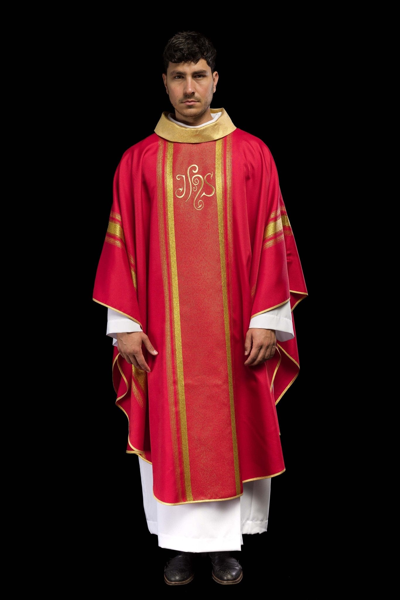 Casulla roja con bordado IHS y rayas dorada KOR/183/02/27 CZERWONY - CASULLAS.ES