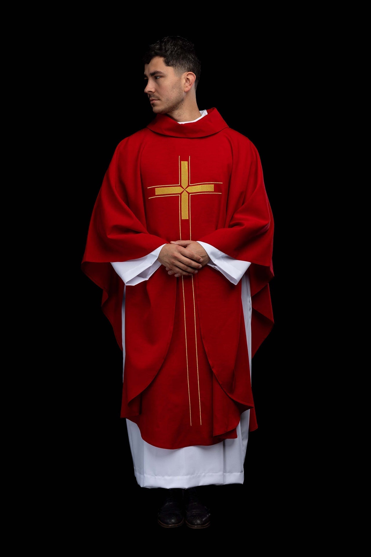 Casulla roja con motivo de cruz bordado LE/7019/02 - CASULLAS.ES