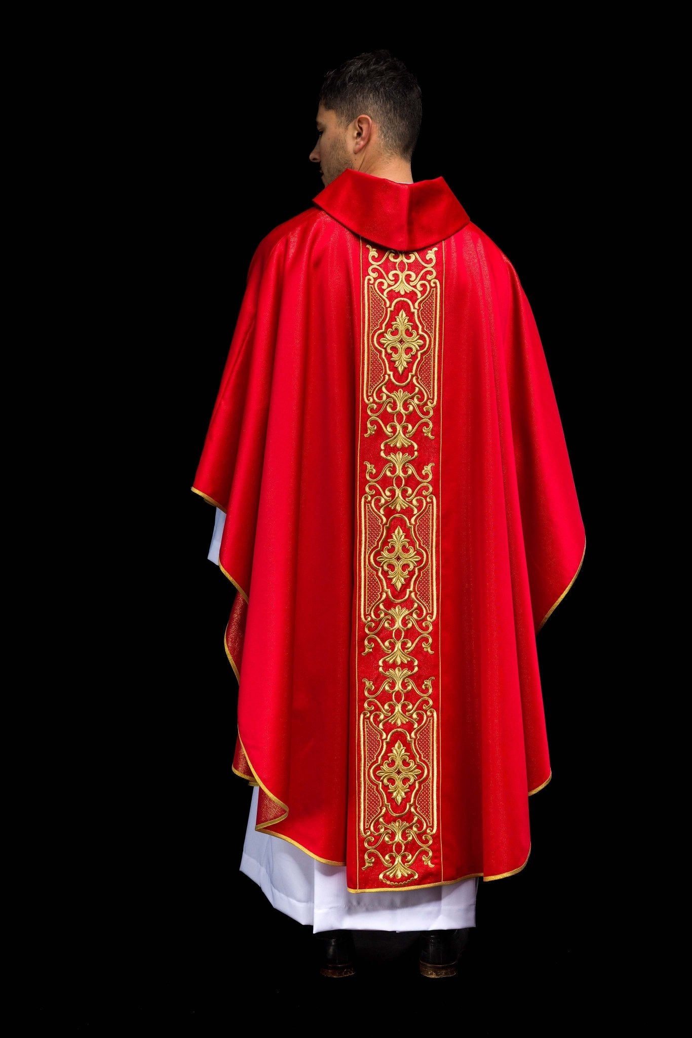 Casulla roja ricamente bordada y brillante LE/7021/02 - CASULLAS.ES