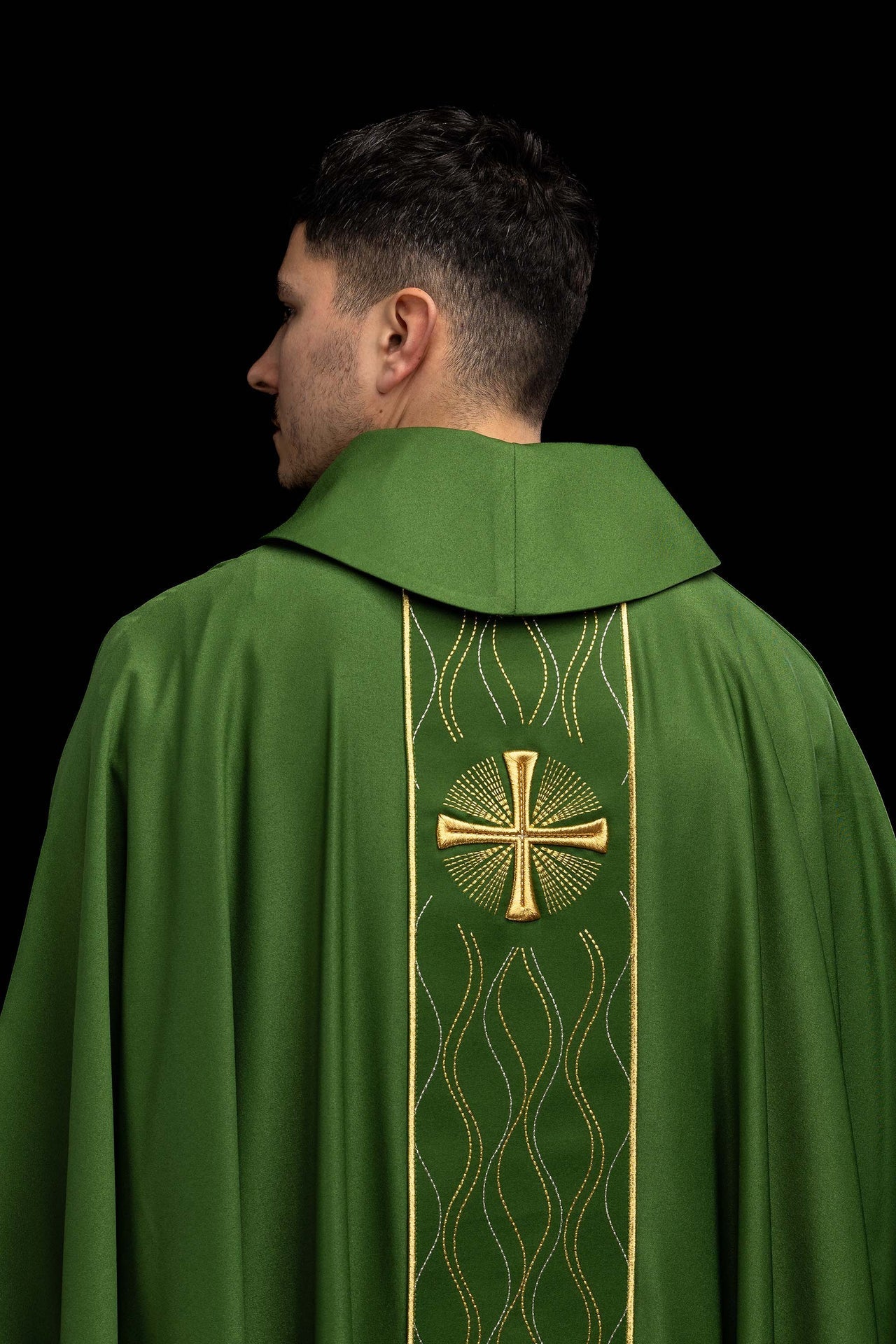Casulla verde bordada con cruz KOR/277/01/53 - CASULLAS.ES