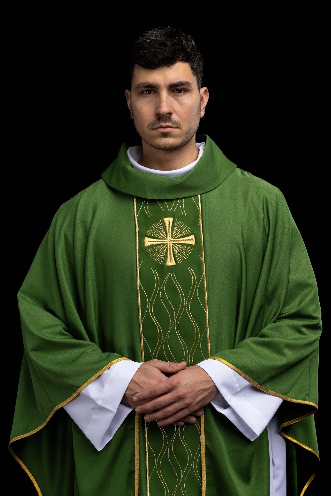 Casulla verde bordada con cruz KOR/277/01/53 - CASULLAS.ES