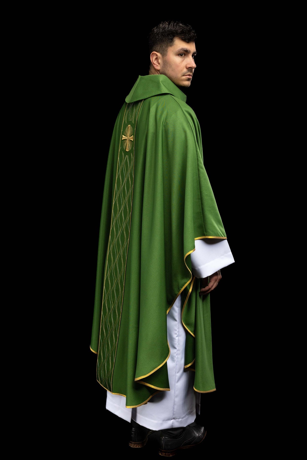 Casulla verde bordada con cruz KOR/277/01/53 - CASULLAS.ES
