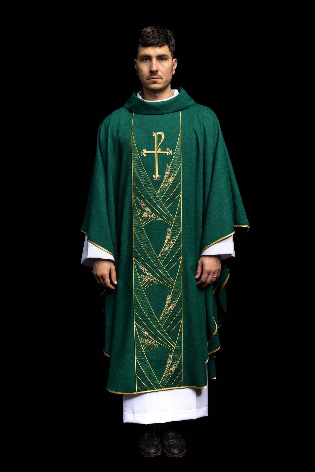 Casulla verde con banda bordada Pax LE/7050/01 - CASULLAS.ES