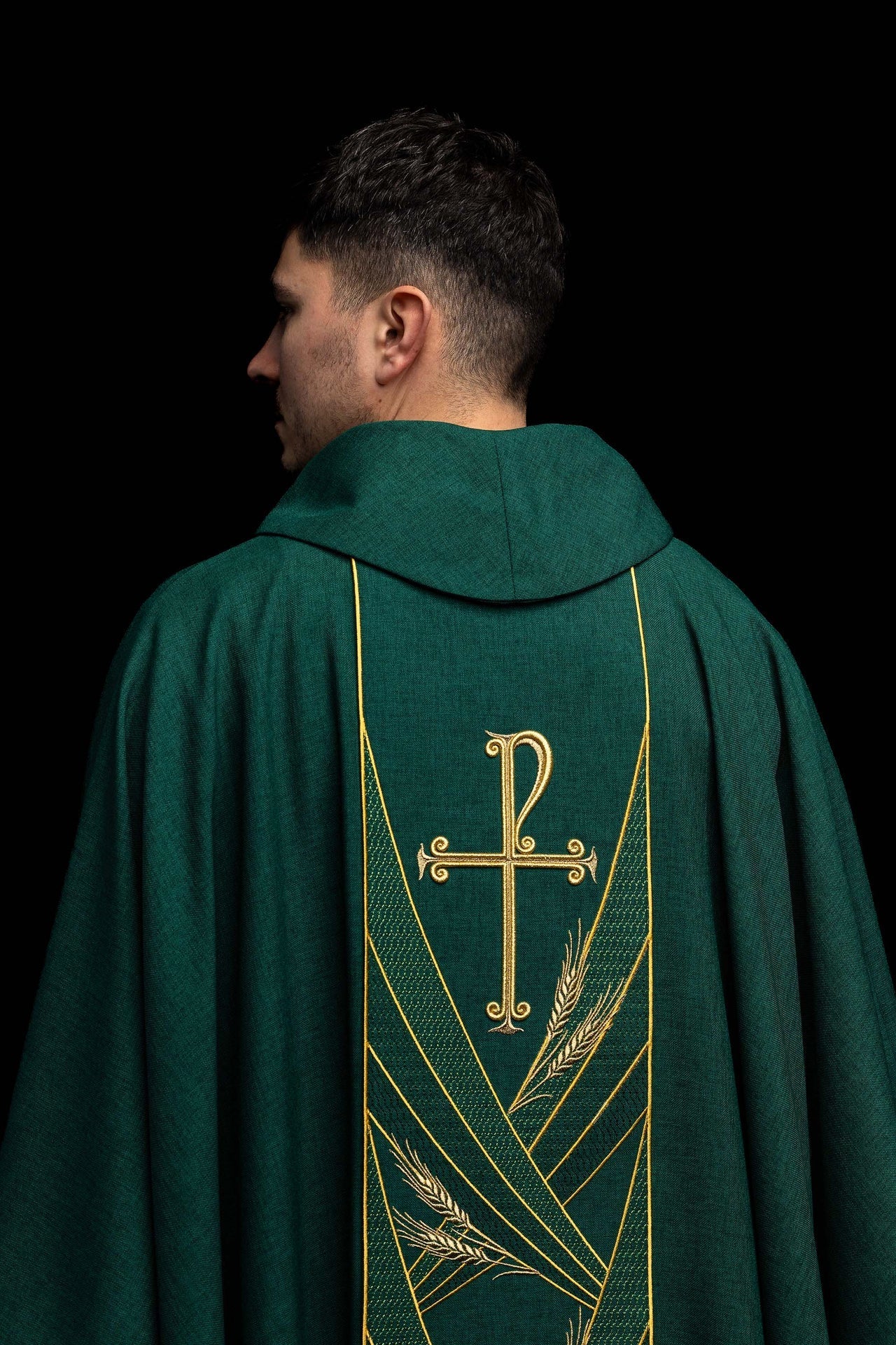Casulla verde con banda bordada Pax LE/7050/01 - CASULLAS.ES