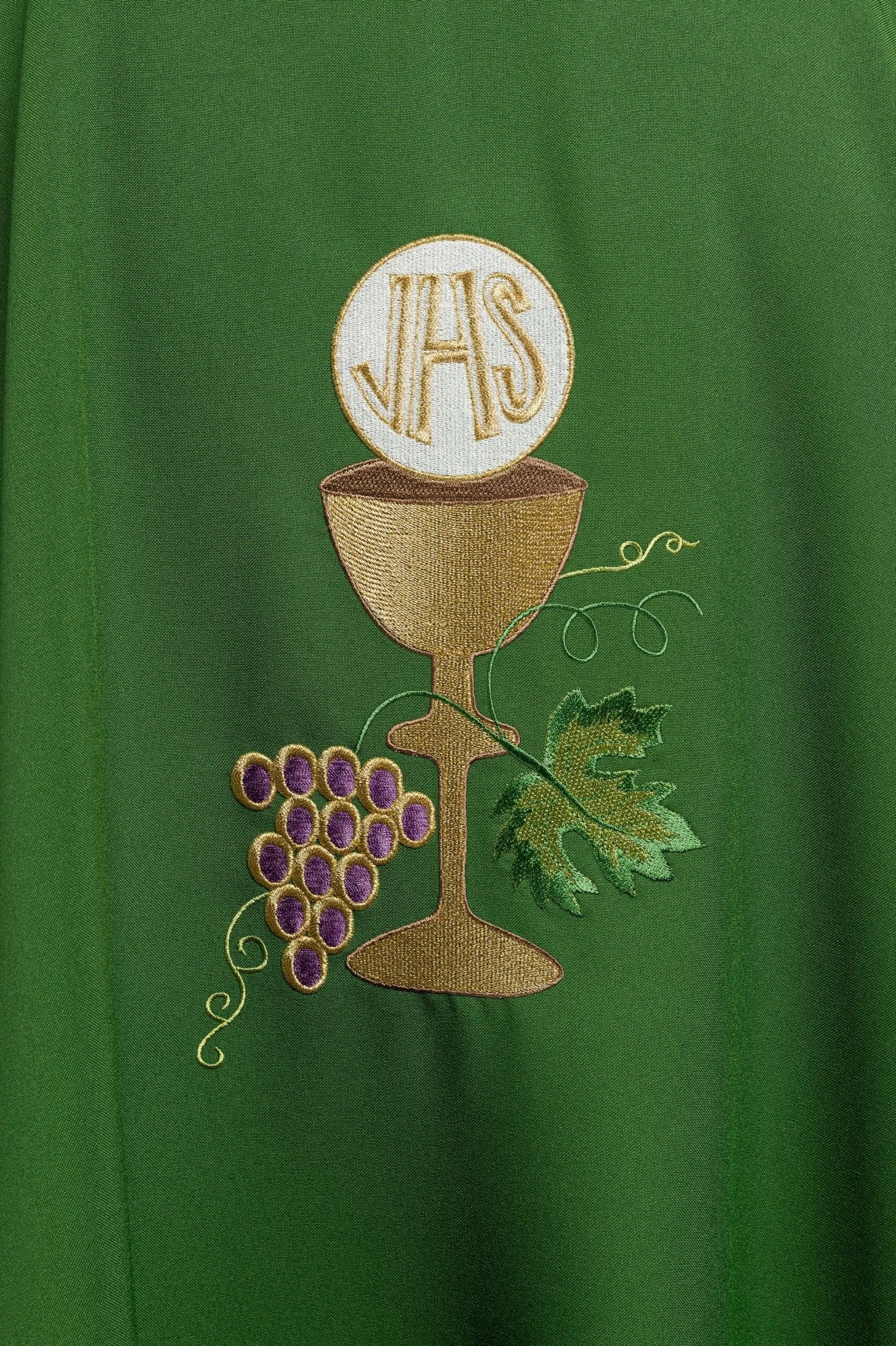 Casulla verde con bordado Cáliz y Uvas KOR/208/01/12 ZIELONY - CASULLAS.ES