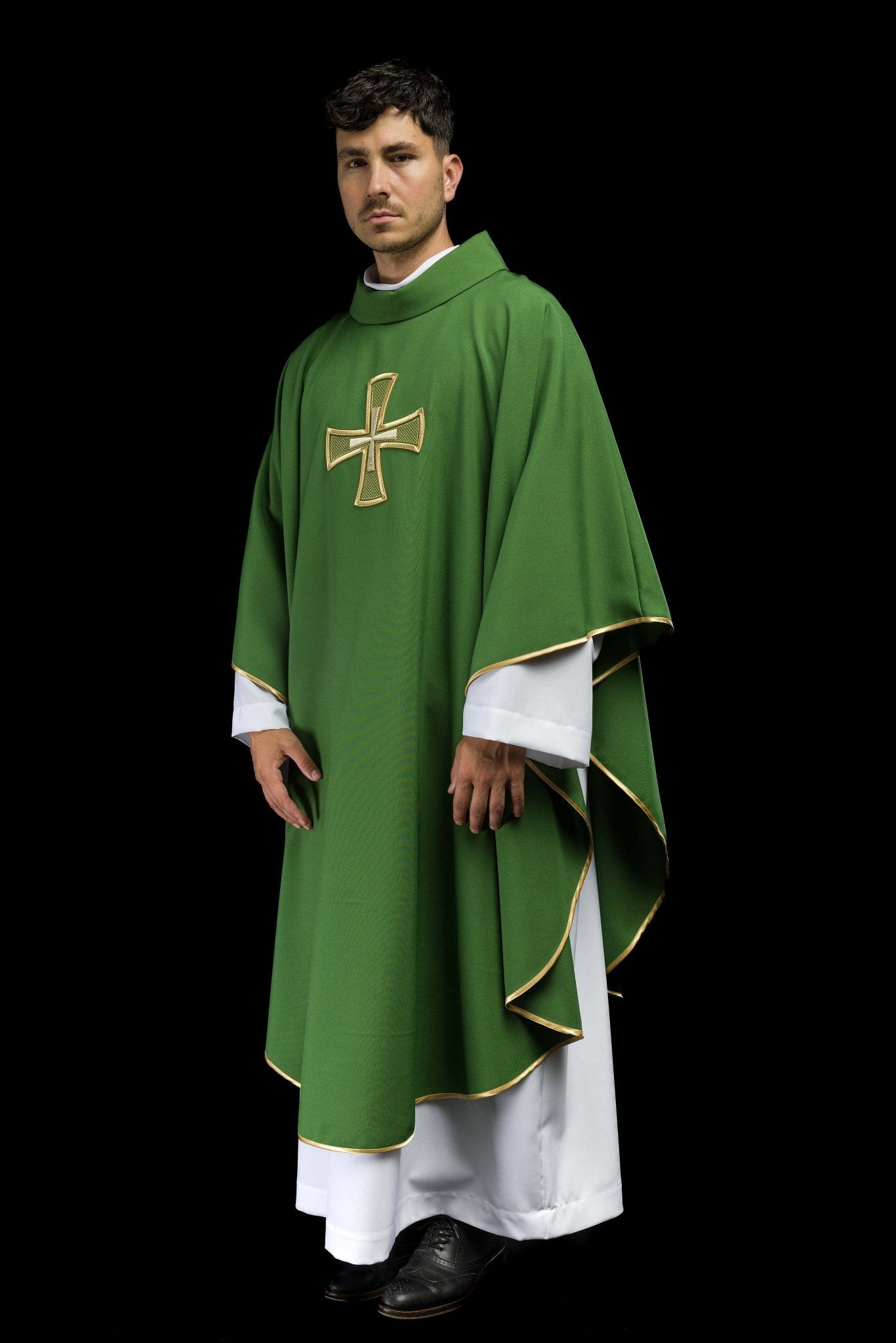 Casulla verde con bordado Cruz KOR/258/01/12 - CASULLAS.ES