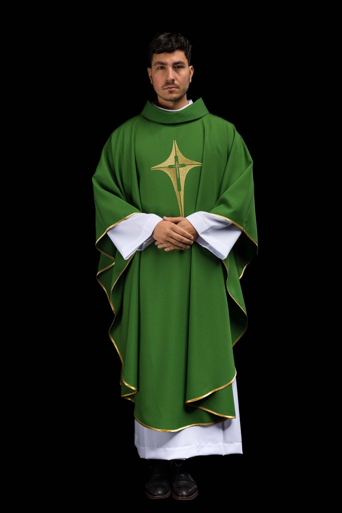 Casulla verde con bordado dorado Cruz KOR/002/01/12 ZIELONY - CASULLAS.ES