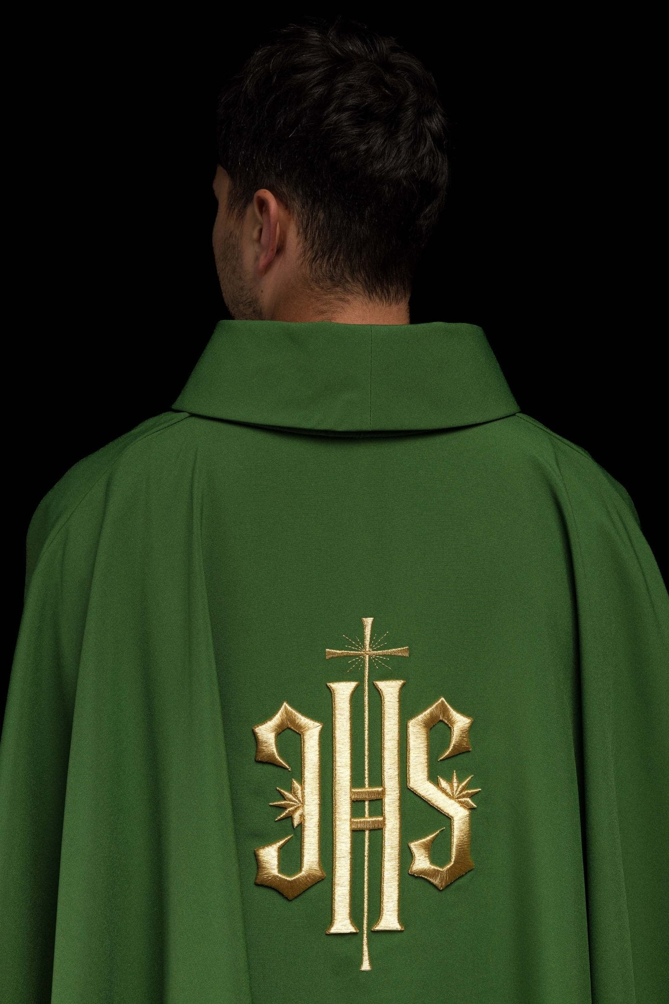 Casulla verde con bordado dorado IHS KOR/010/01/12 ZIELONY - CASULLAS.ES