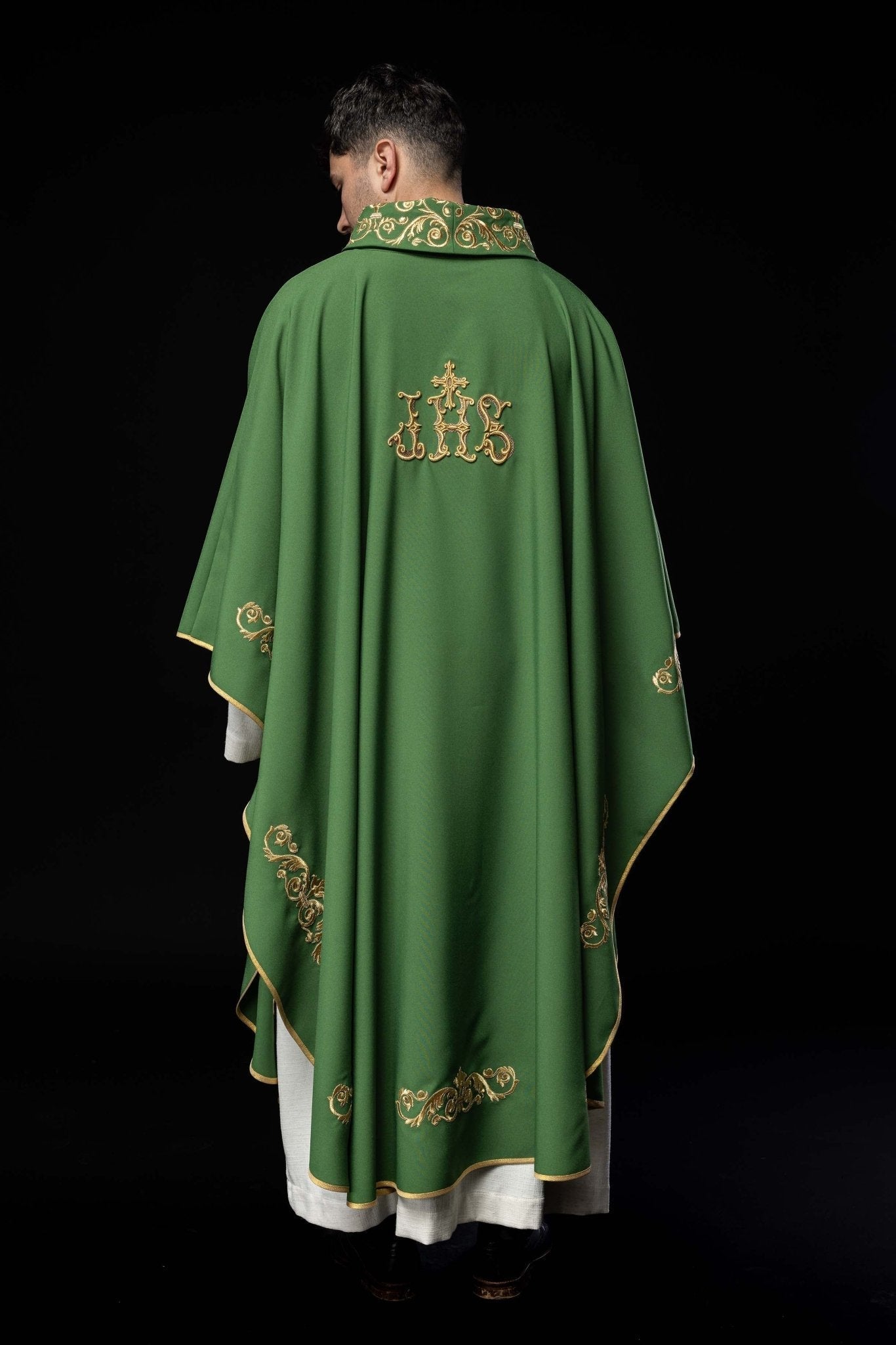 Casulla verde con bordado Floral e IHS KOR/157/01/01 ZIELONY - CASULLAS.ES