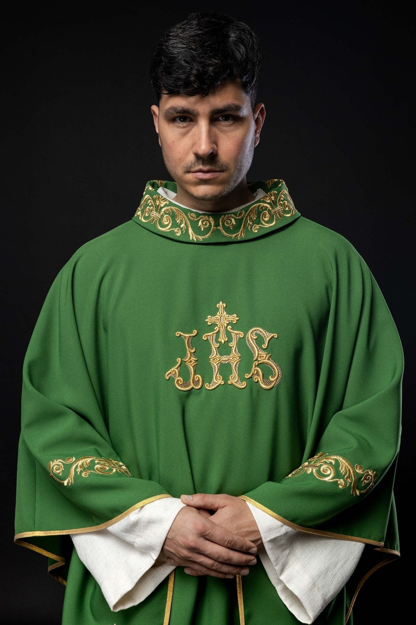 Casulla verde con bordado Floral e IHS KOR/157/01/01 ZIELONY - CASULLAS.ES