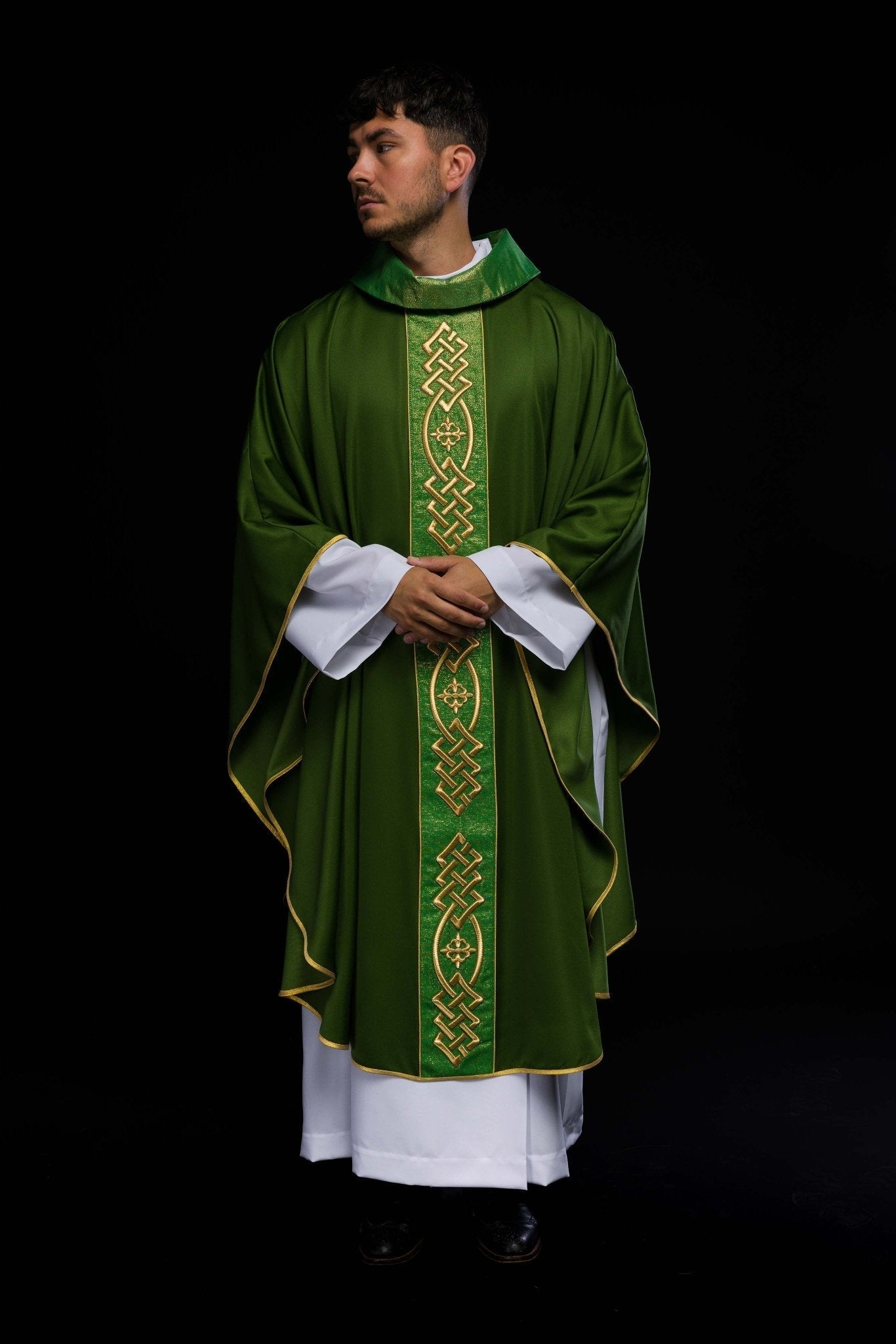 Casulla verde con galón ricamente bordado KOR/266/01/53 - CASULLAS.ES