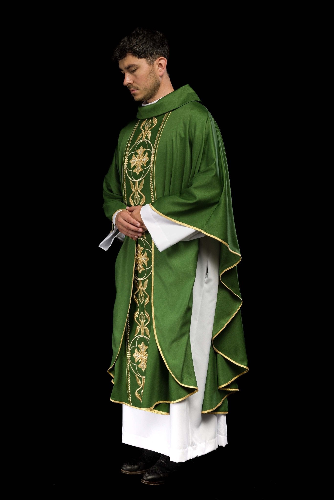 Casulla verde con galón ricamente bordado KOR/267/01/53 - CASULLAS.ES