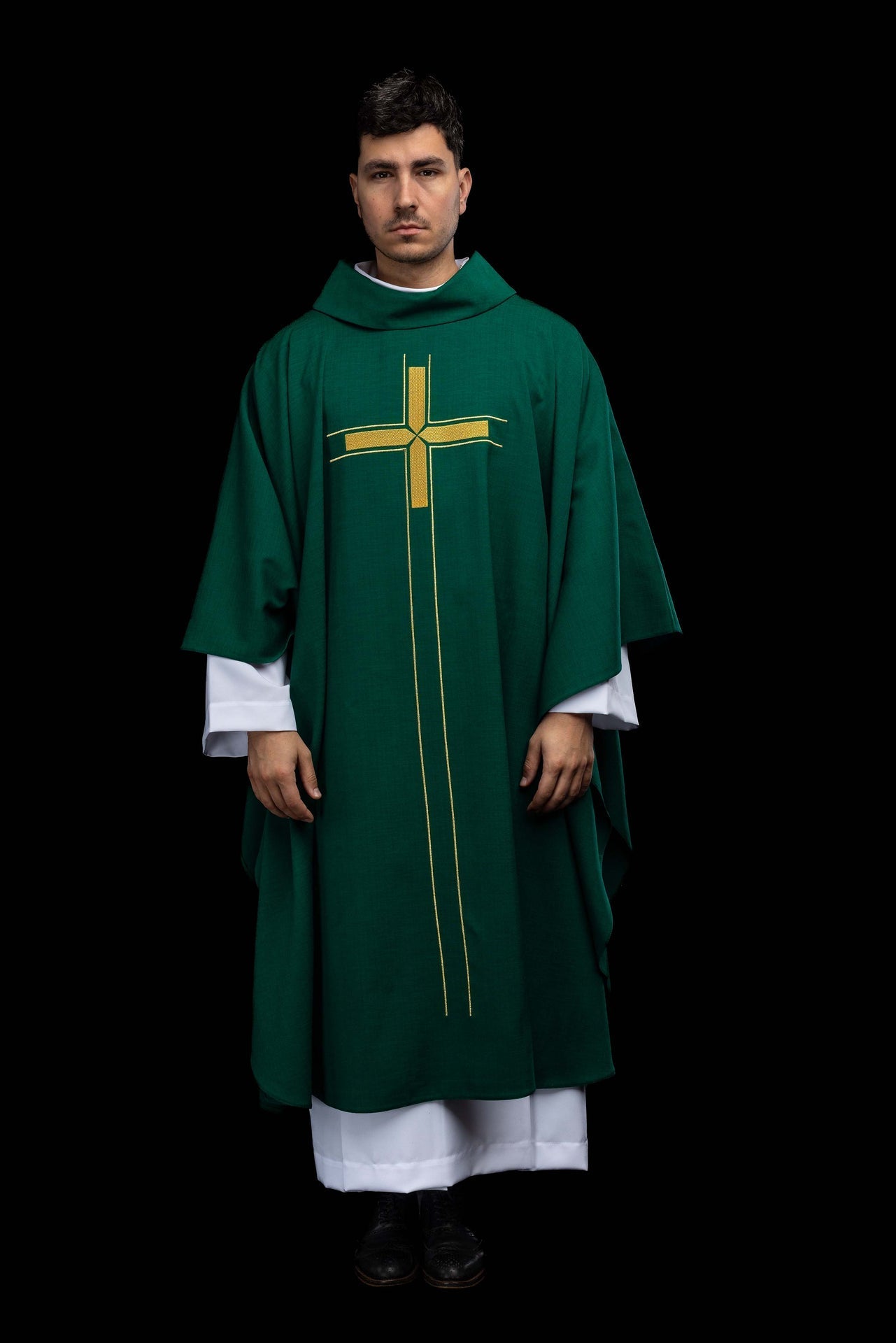 Casulla verde con motivo de cruz bordado LE/7019/01 - CASULLAS.ES