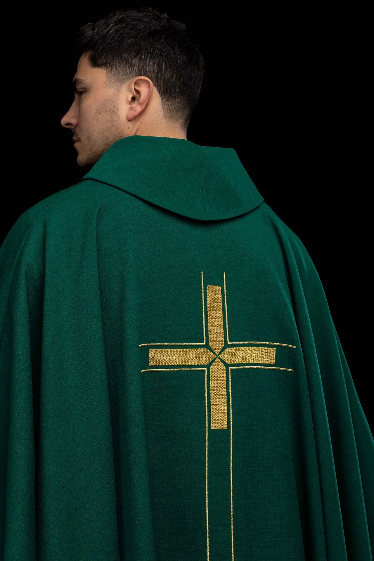 Casulla verde con motivo de cruz bordado LE/7019/01 - CASULLAS.ES