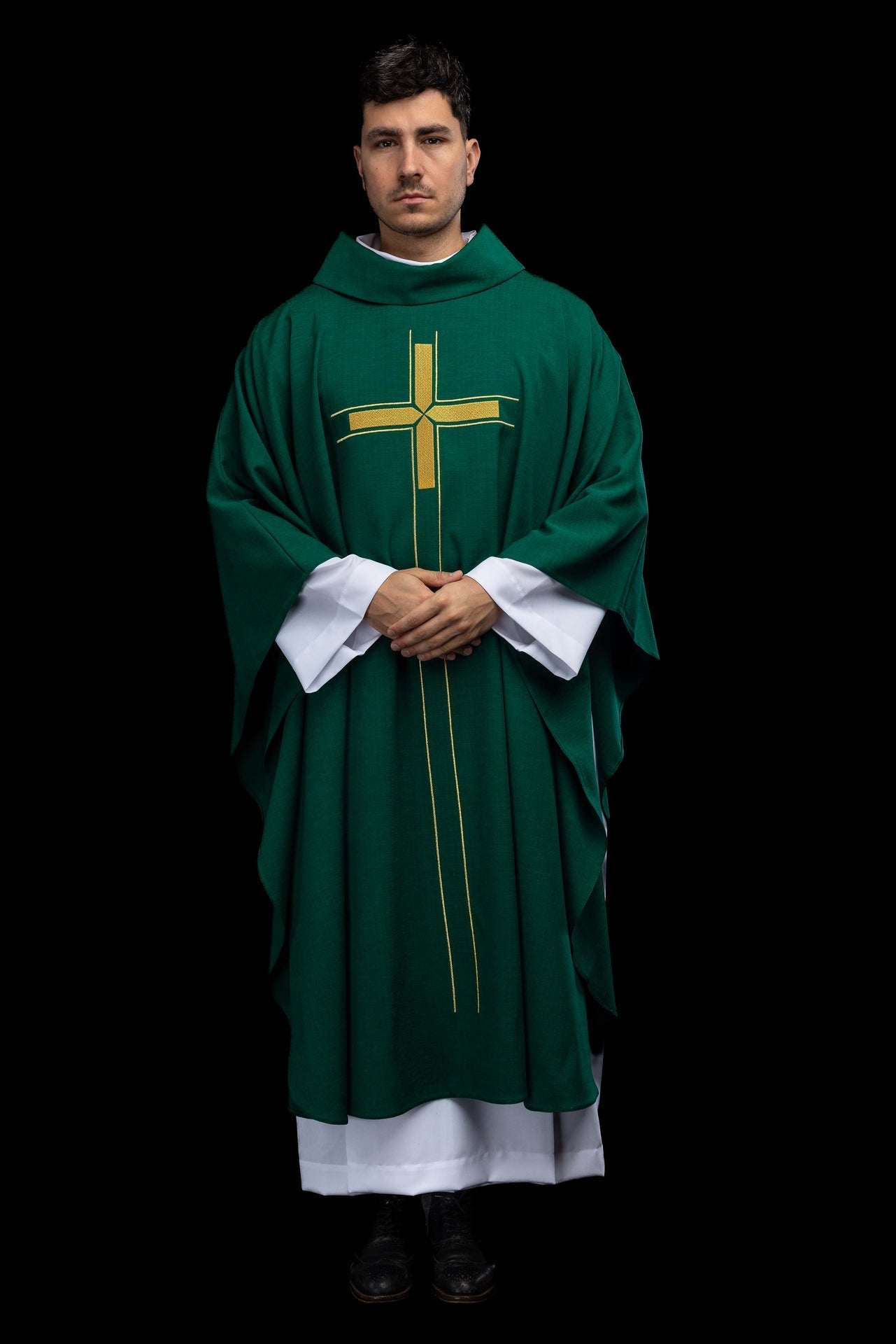Casulla verde con motivo de cruz bordado LE/7019/01 - CASULLAS.ES