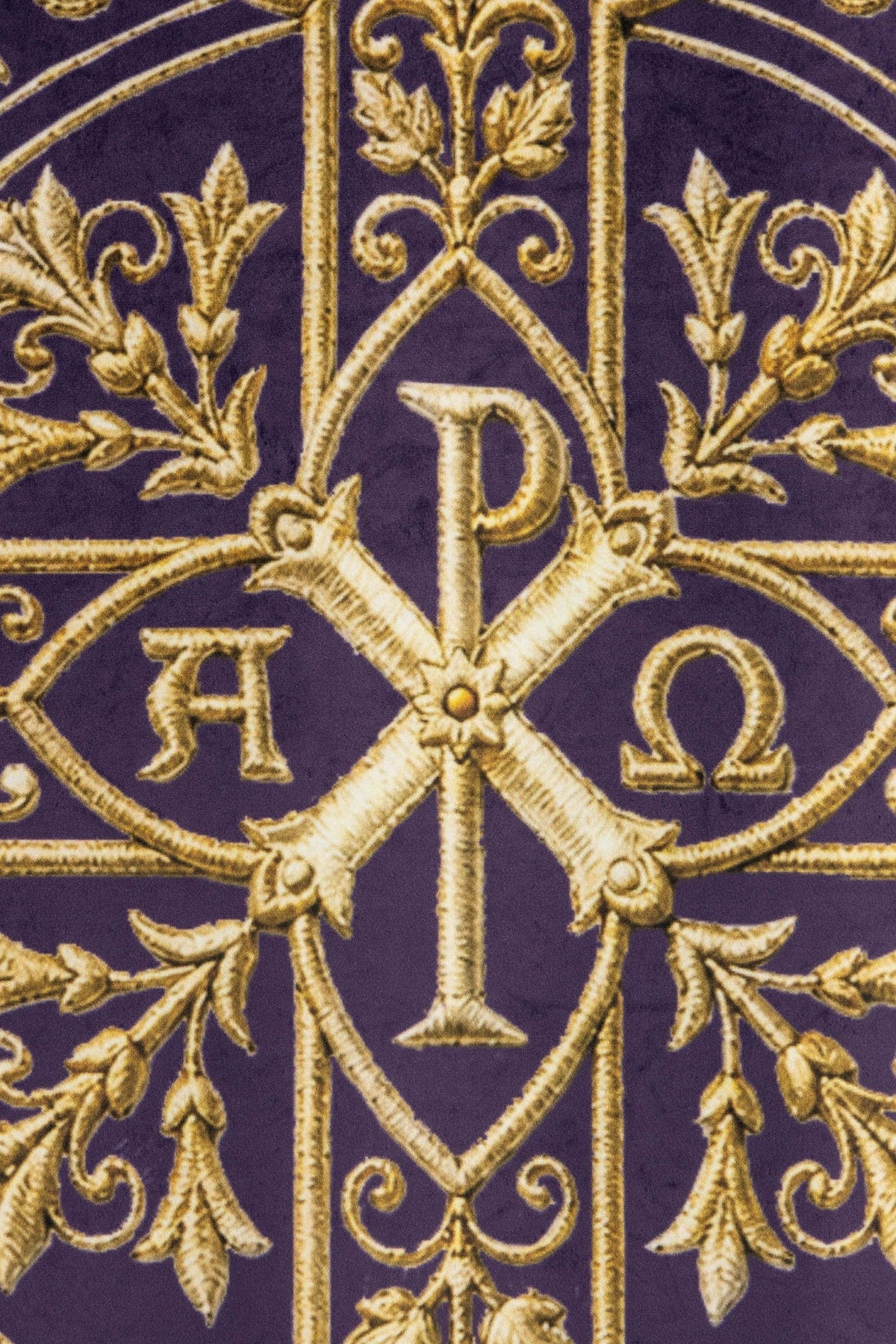 Estandarte morado, primer plano del motivo Pax con alfa y omega