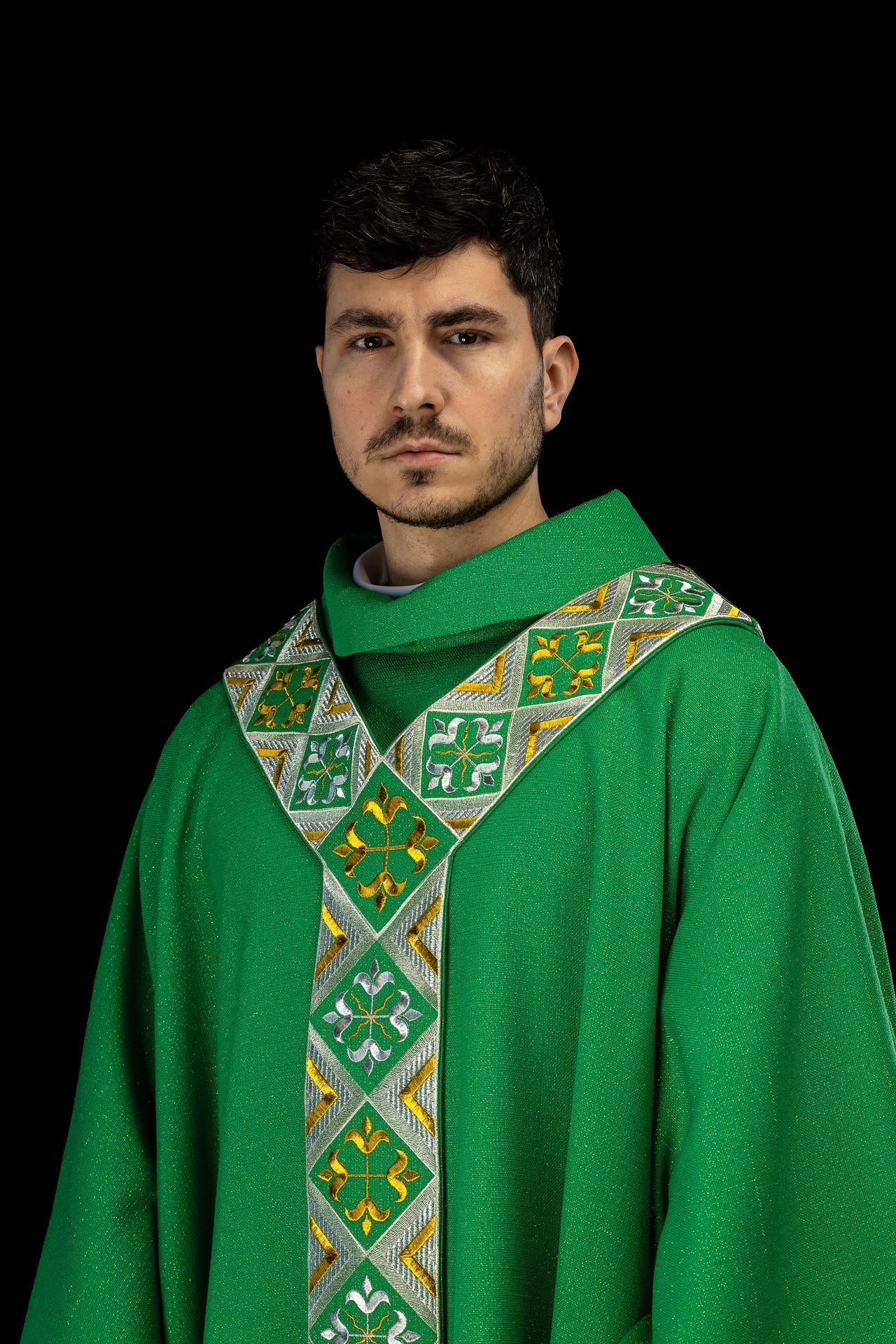 Cíngulo bordado para casulla incluido en el conjunto con la casulla color verde LE/7042/01 - CASULLAS.ES