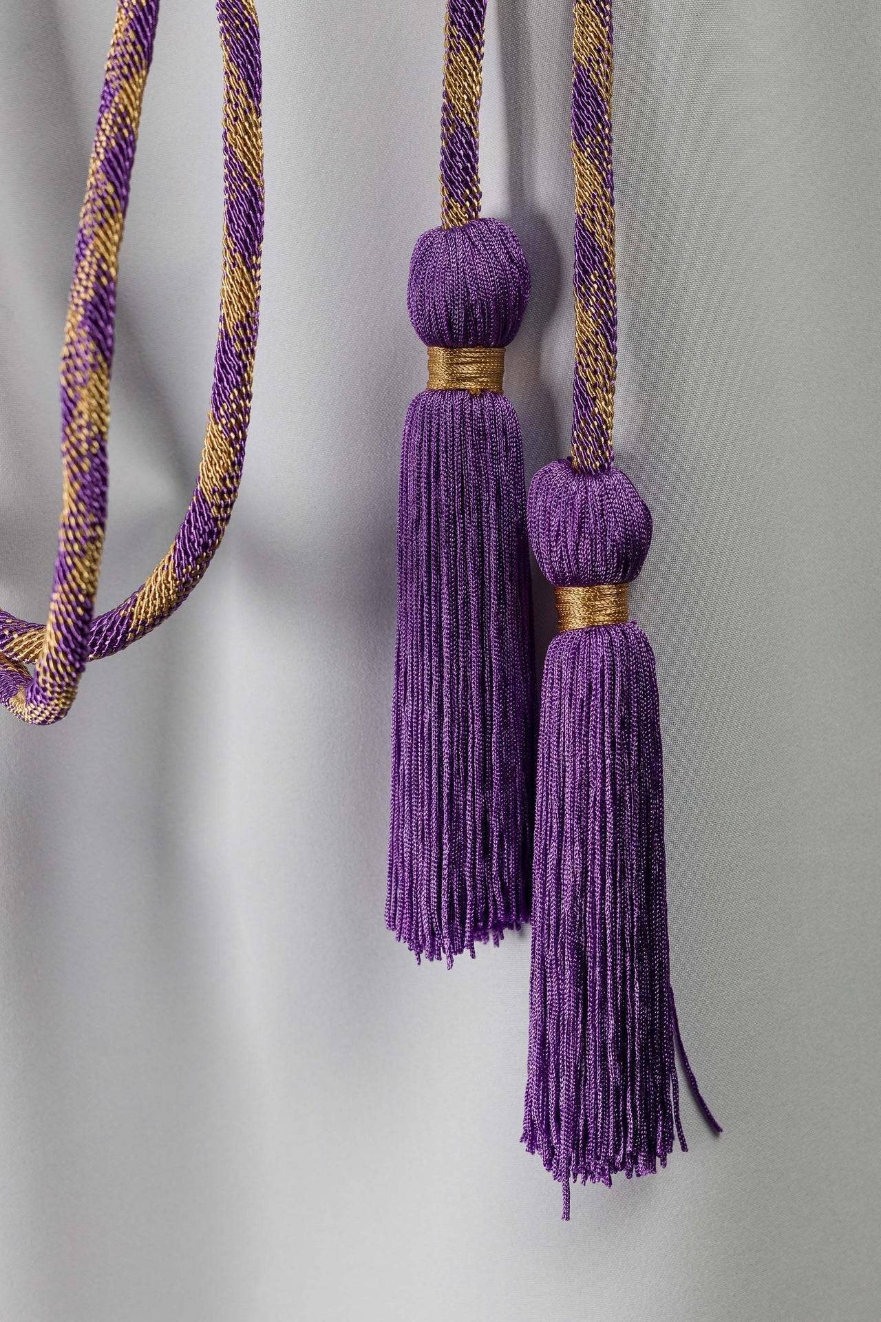 Cíngulo litúrgico morado y dorado premium CIN/808 - CASULLAS.ES