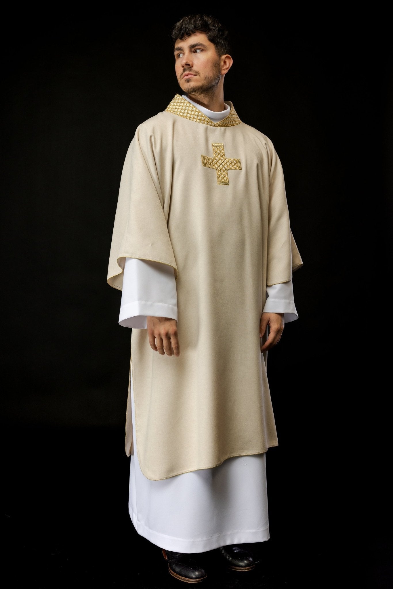 Dalmacia con cruces bordadas y cuello crudo S - 1070 - 05 - 70 - D DALMATYK - CASULLAS.ES