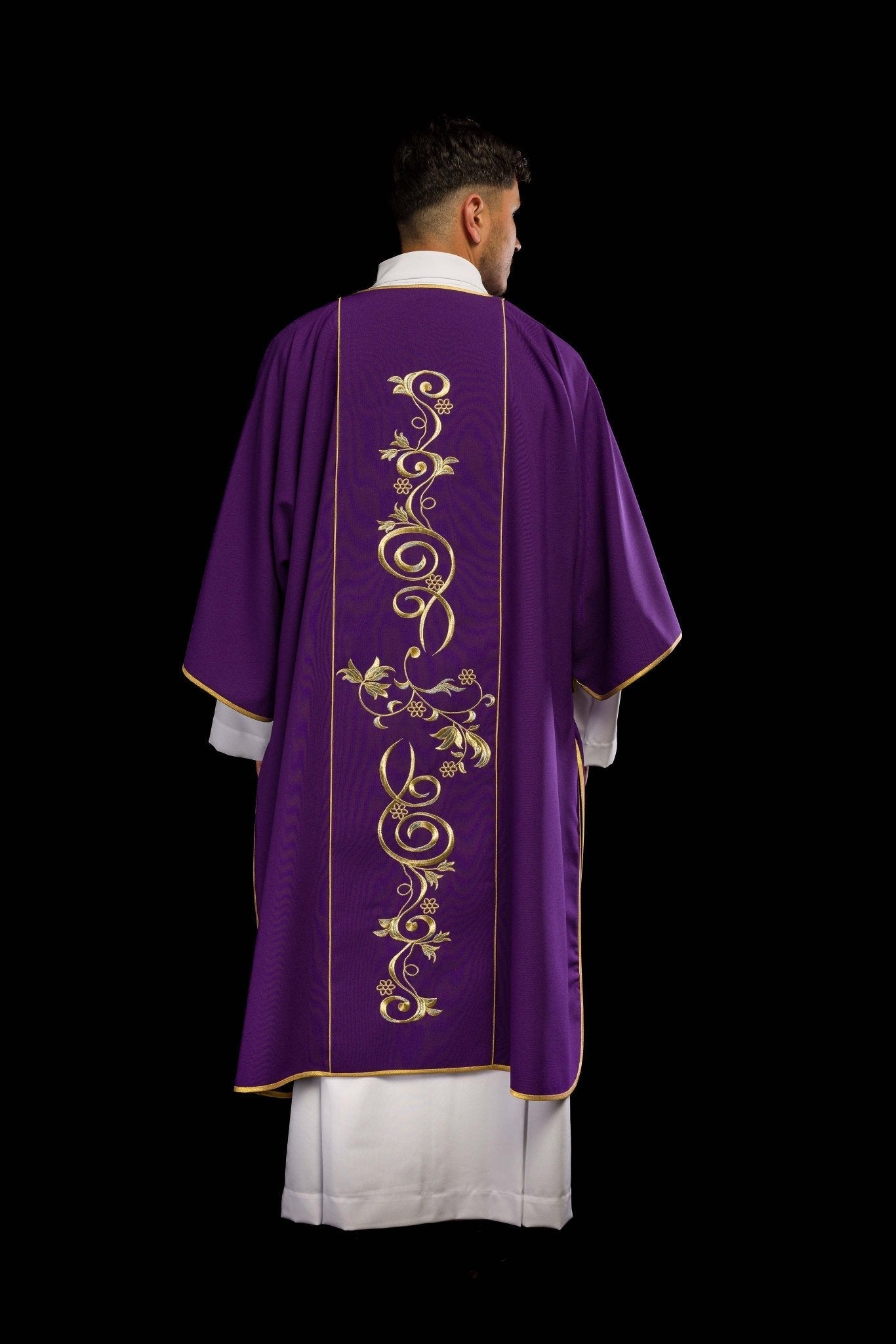 Dalmatica morada con faja bordada con IHS KDL/031/03/01/A FIOLETOWY DALMATYK - CASULLAS.ES